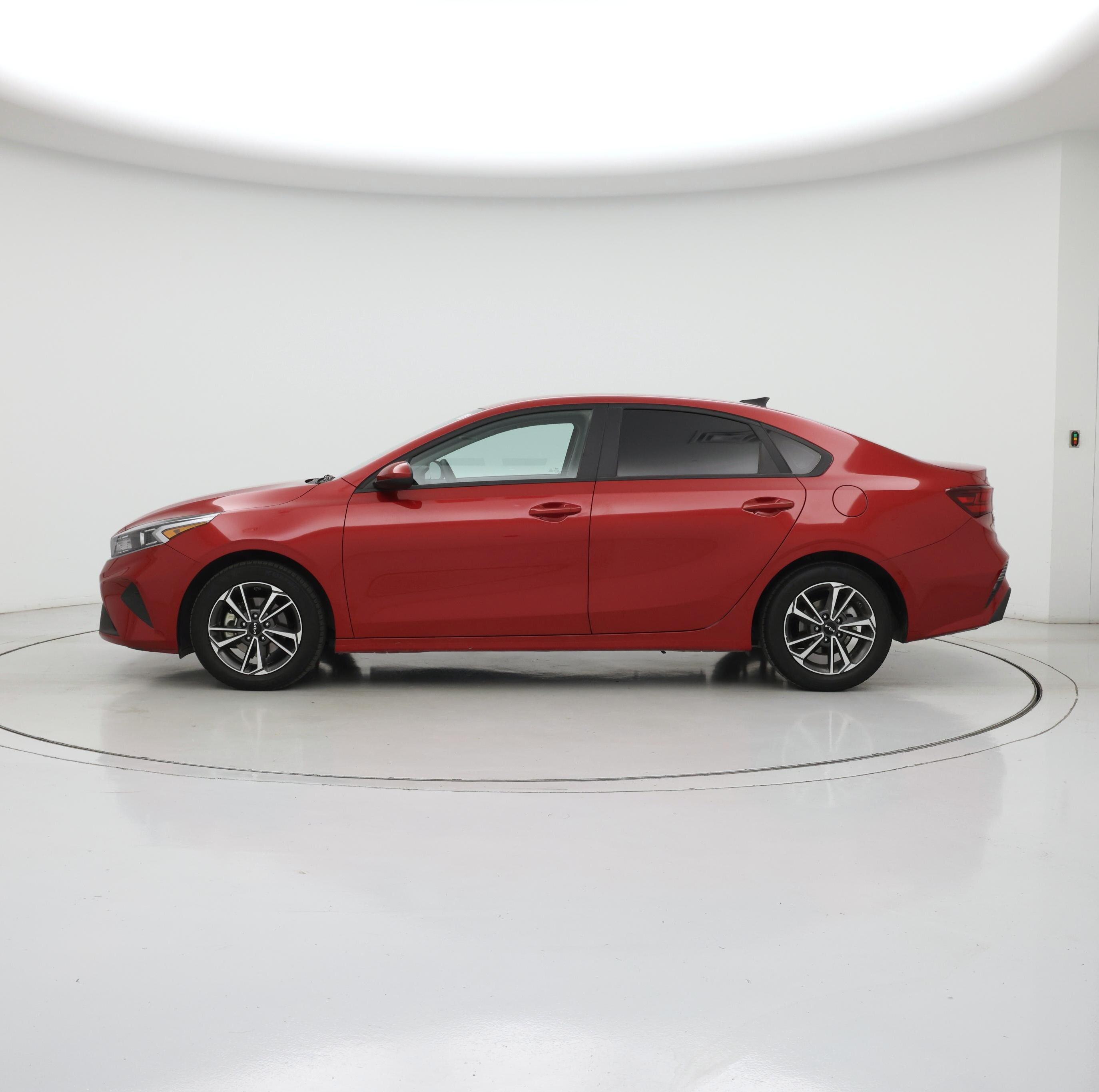 Thumbnail: 2023 Kia Forte - 3