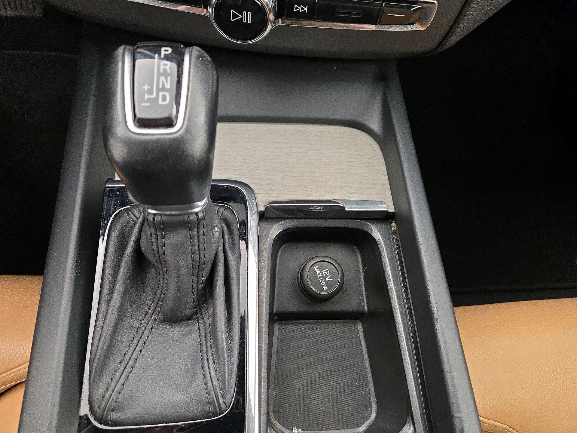 Thumbnail: 2020 Volvo XC60 - 16