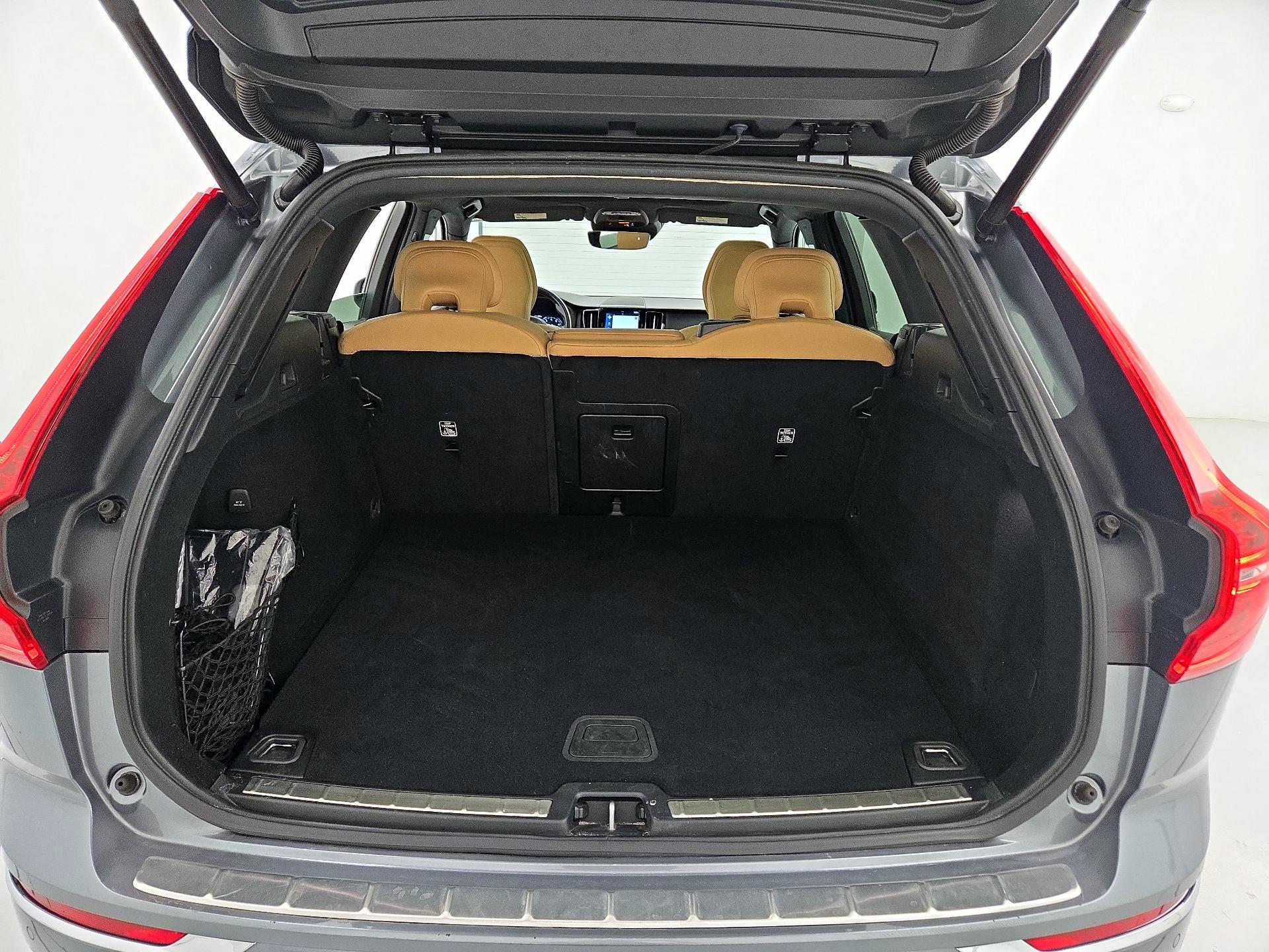 Thumbnail: 2020 Volvo XC60 - 20