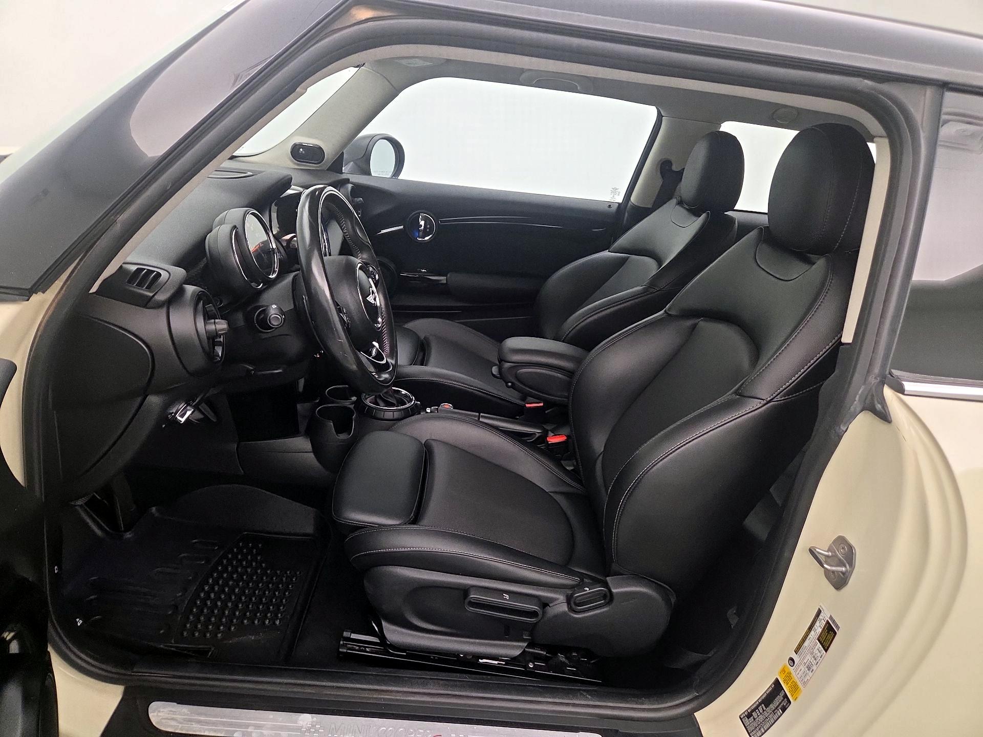 Thumbnail: 2016 MINI Cooper Hardtop - 11