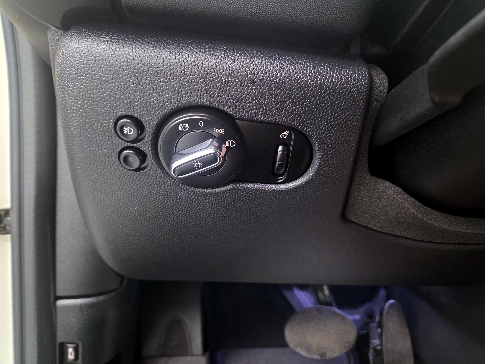 Thumbnail: 2016 MINI Cooper Hardtop - 13