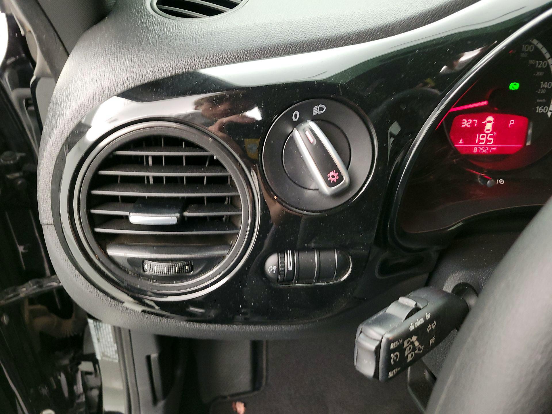 Thumbnail: 2016 Volkswagen Beetle - 13