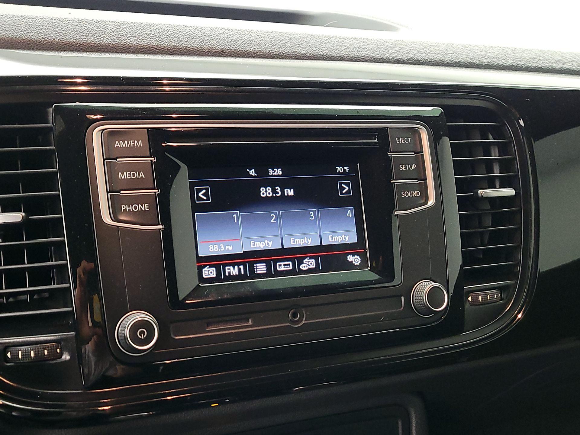 Thumbnail: 2016 Volkswagen Beetle - 14