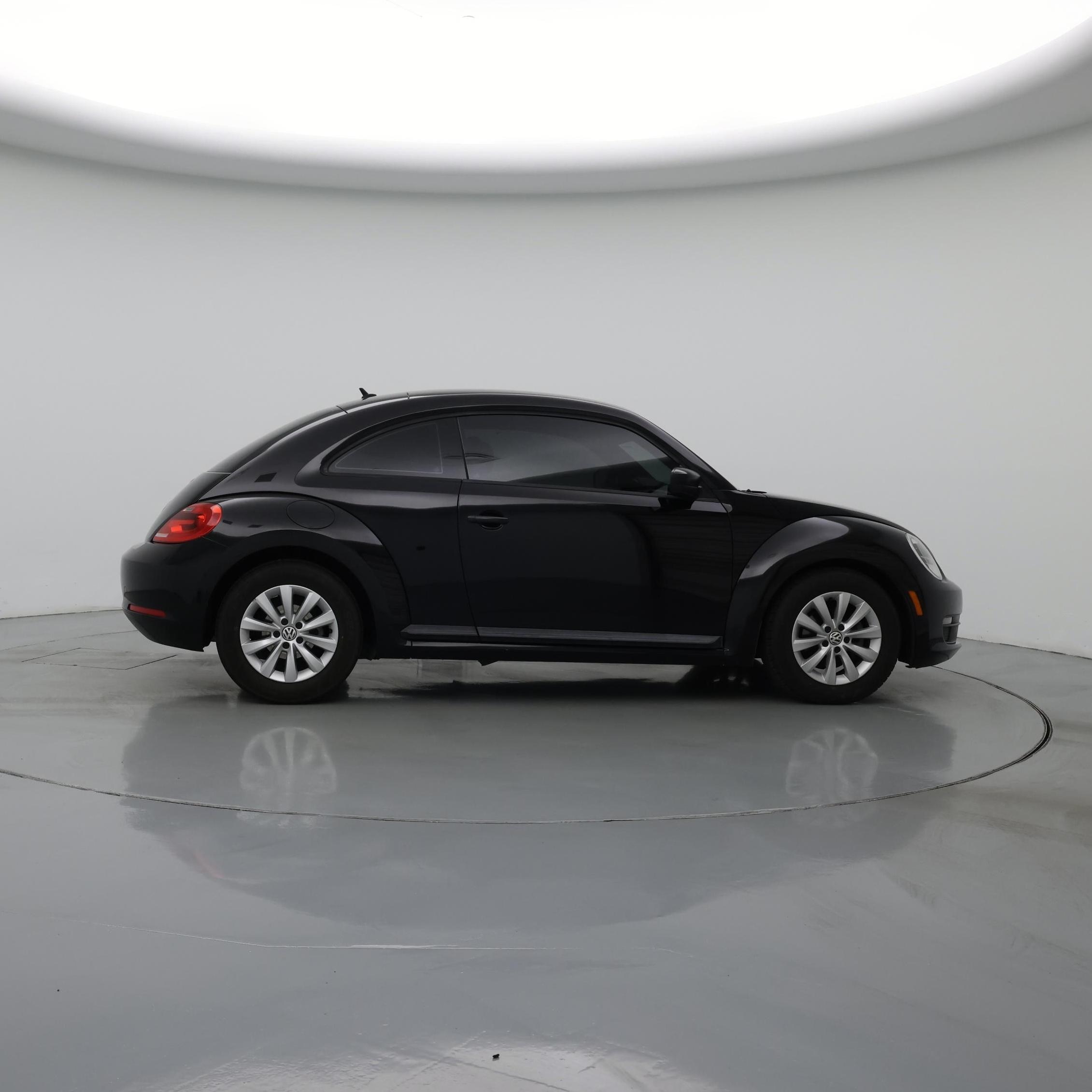 Thumbnail: 2016 Volkswagen Beetle - 7