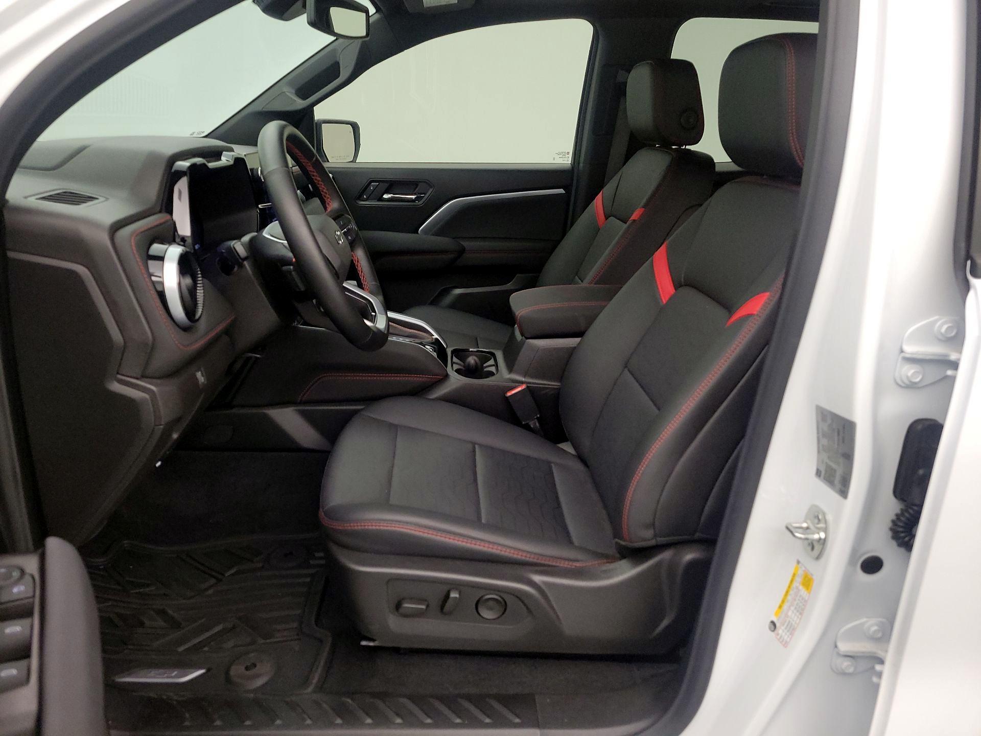 Thumbnail: 2025 Chevrolet Colorado - 11