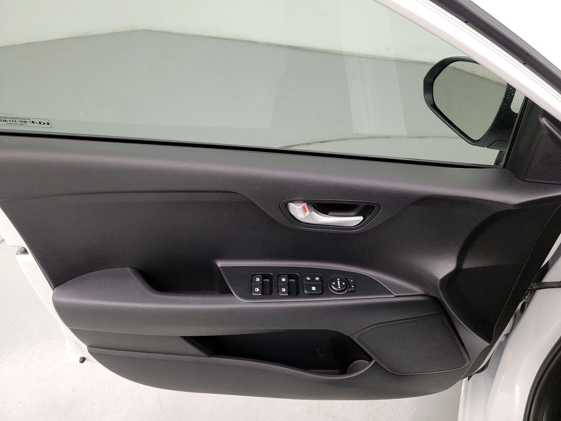 Thumbnail: 2022 Kia Rio - 12