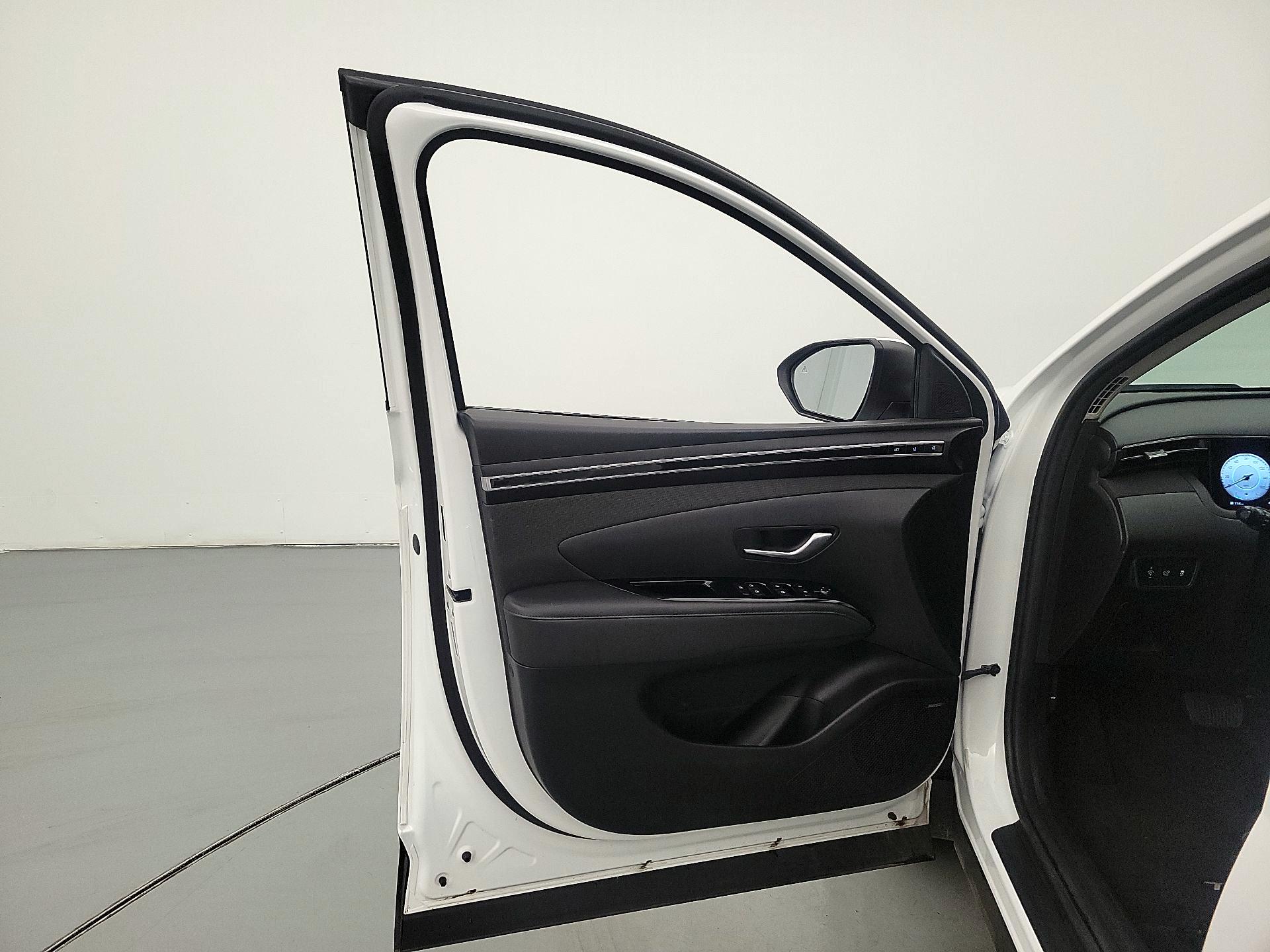 Thumbnail: 2023 Hyundai Tucson - 12