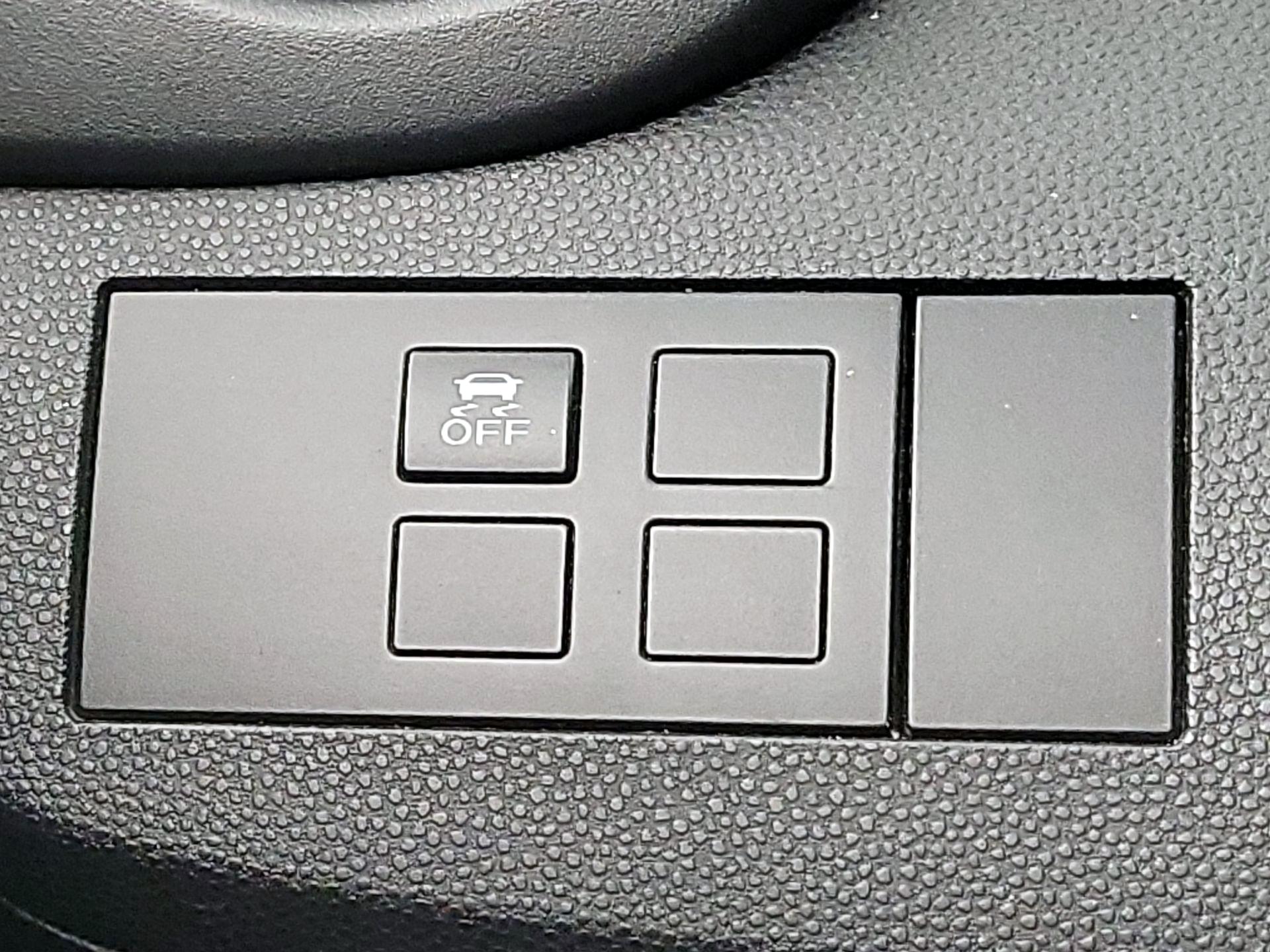 Thumbnail: 2014 Mazda Mazda2 - 13