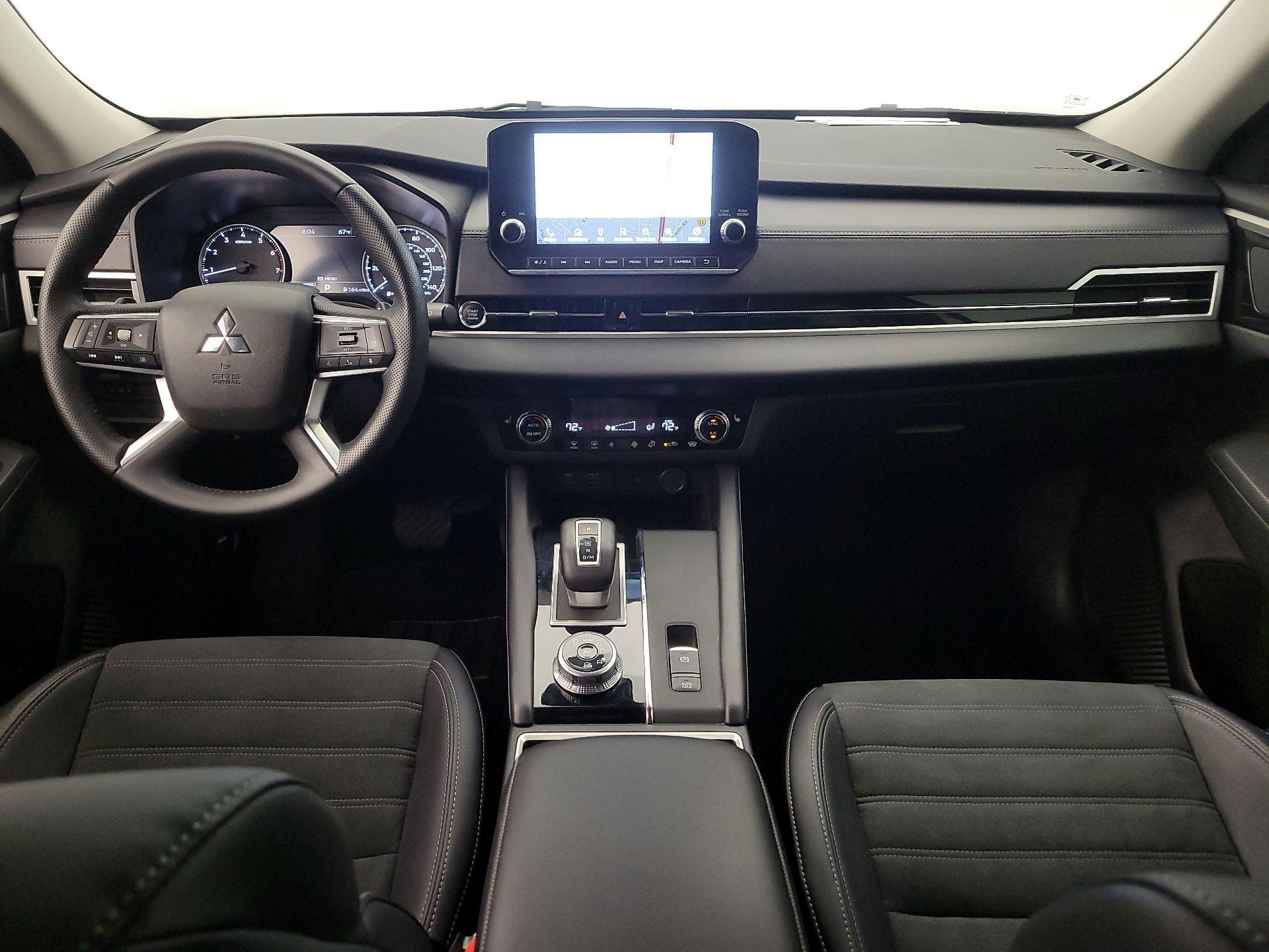 Thumbnail: 2024 Mitsubishi Outlander - 9