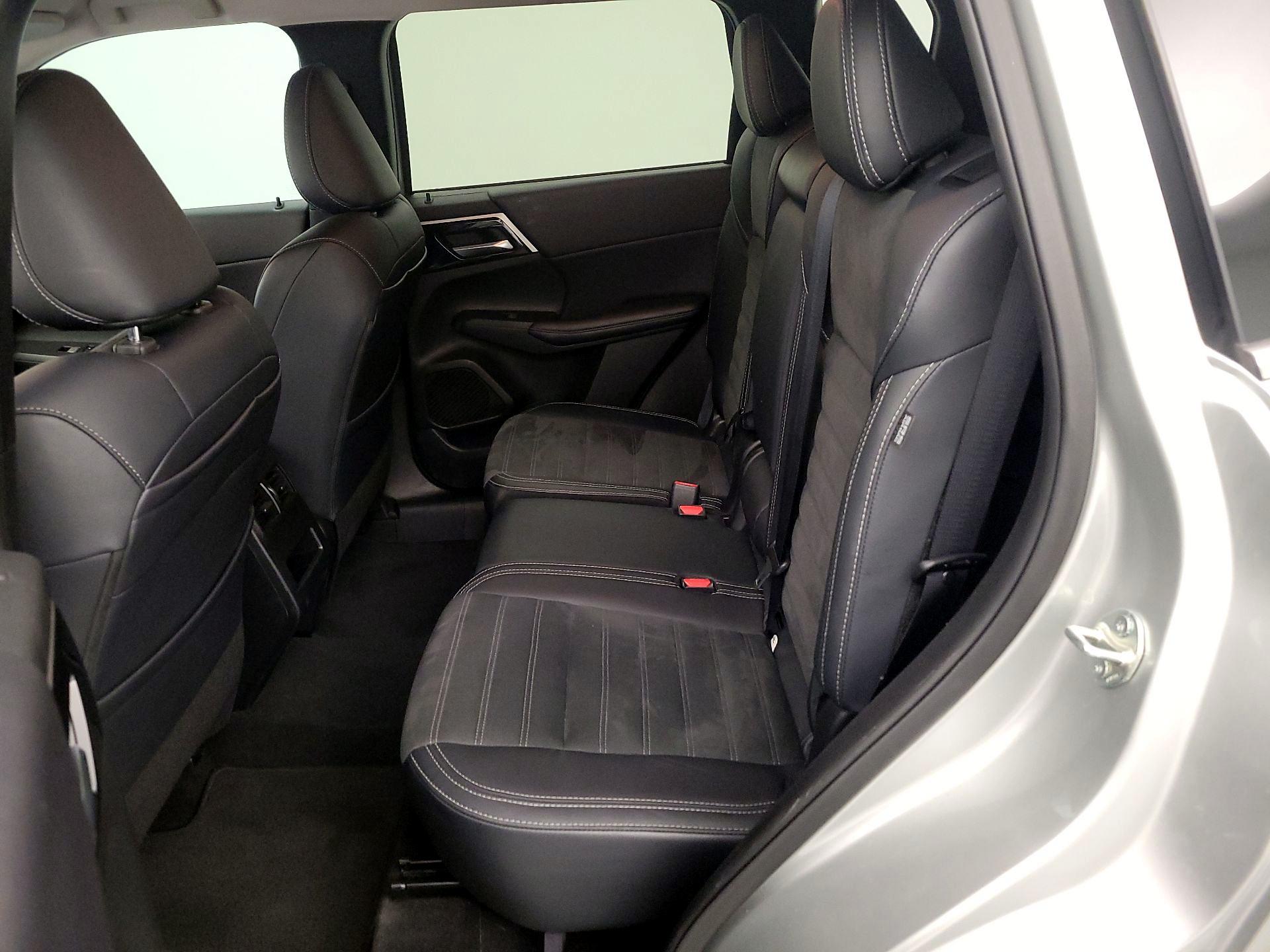 Thumbnail: 2024 Mitsubishi Outlander - 20