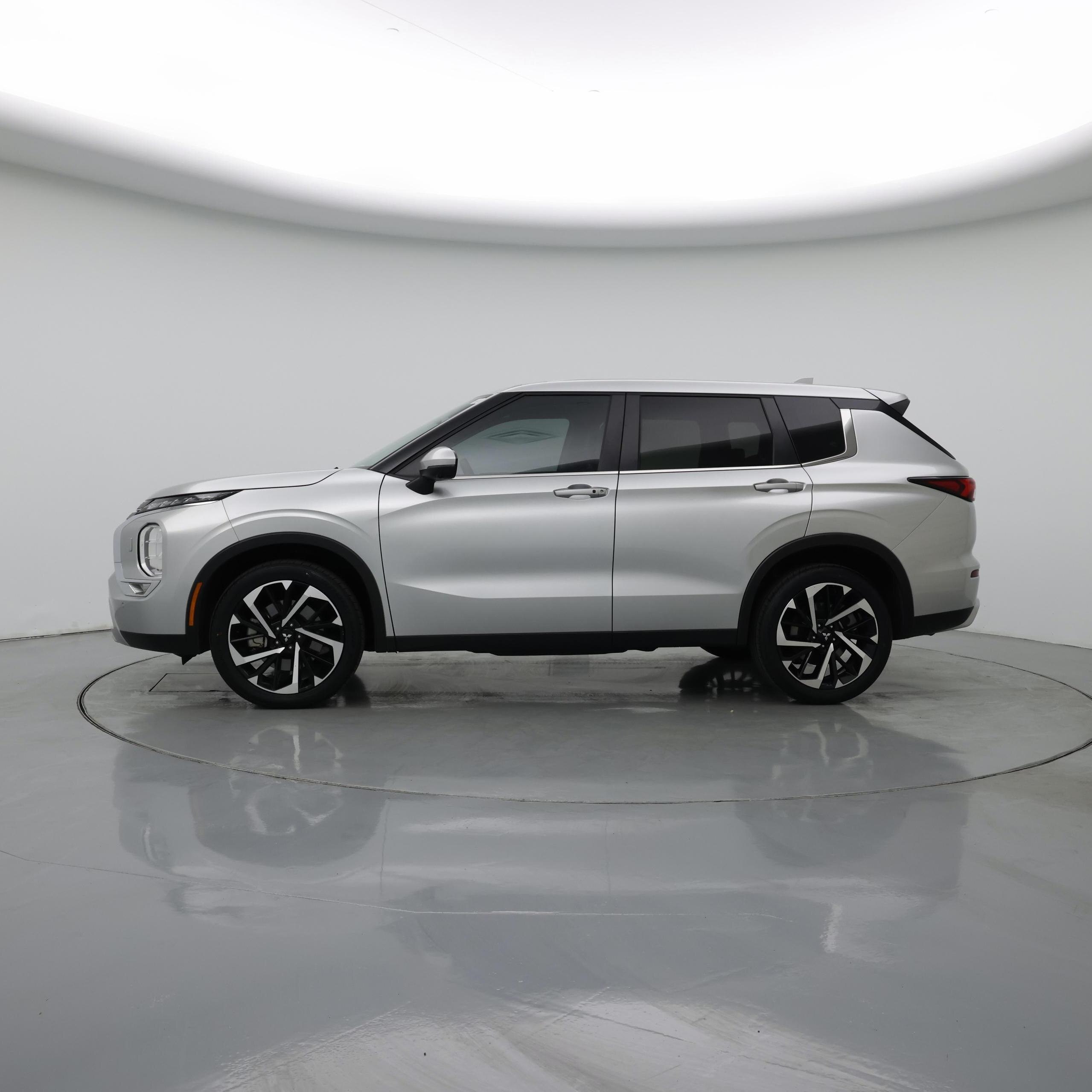 Thumbnail: 2024 Mitsubishi Outlander - 3