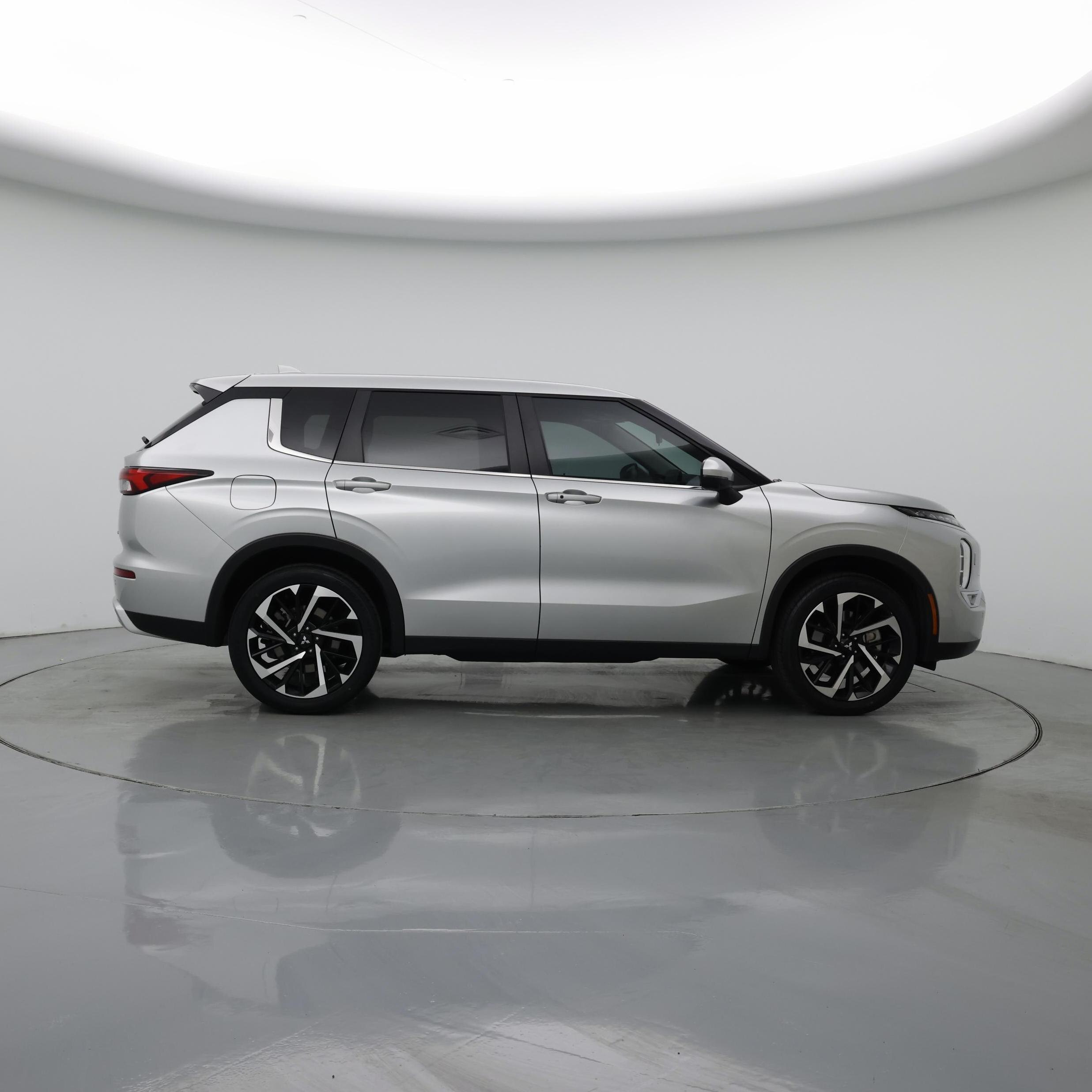 Thumbnail: 2024 Mitsubishi Outlander - 7