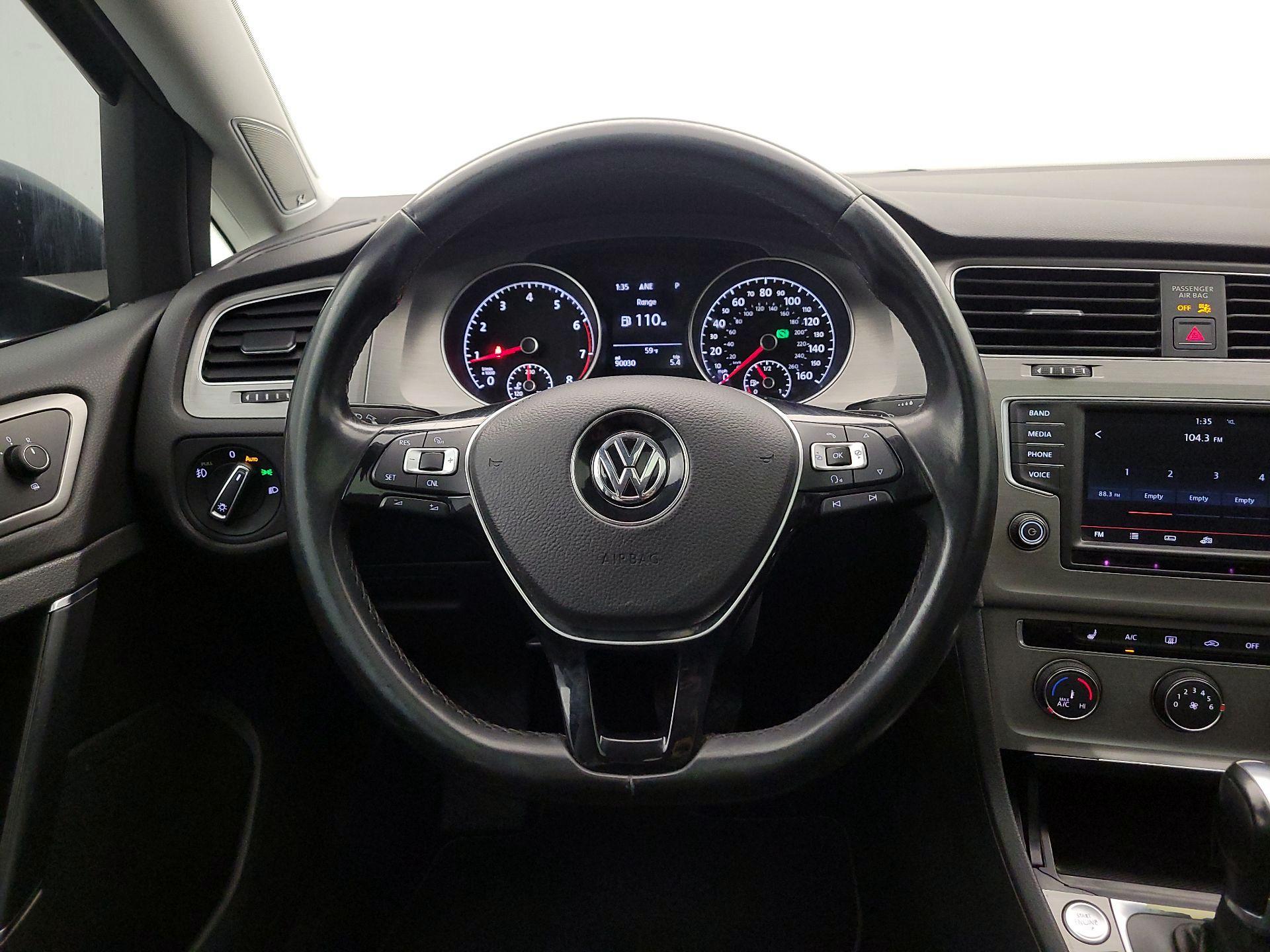 Thumbnail: 2016 Volkswagen Golf - 10