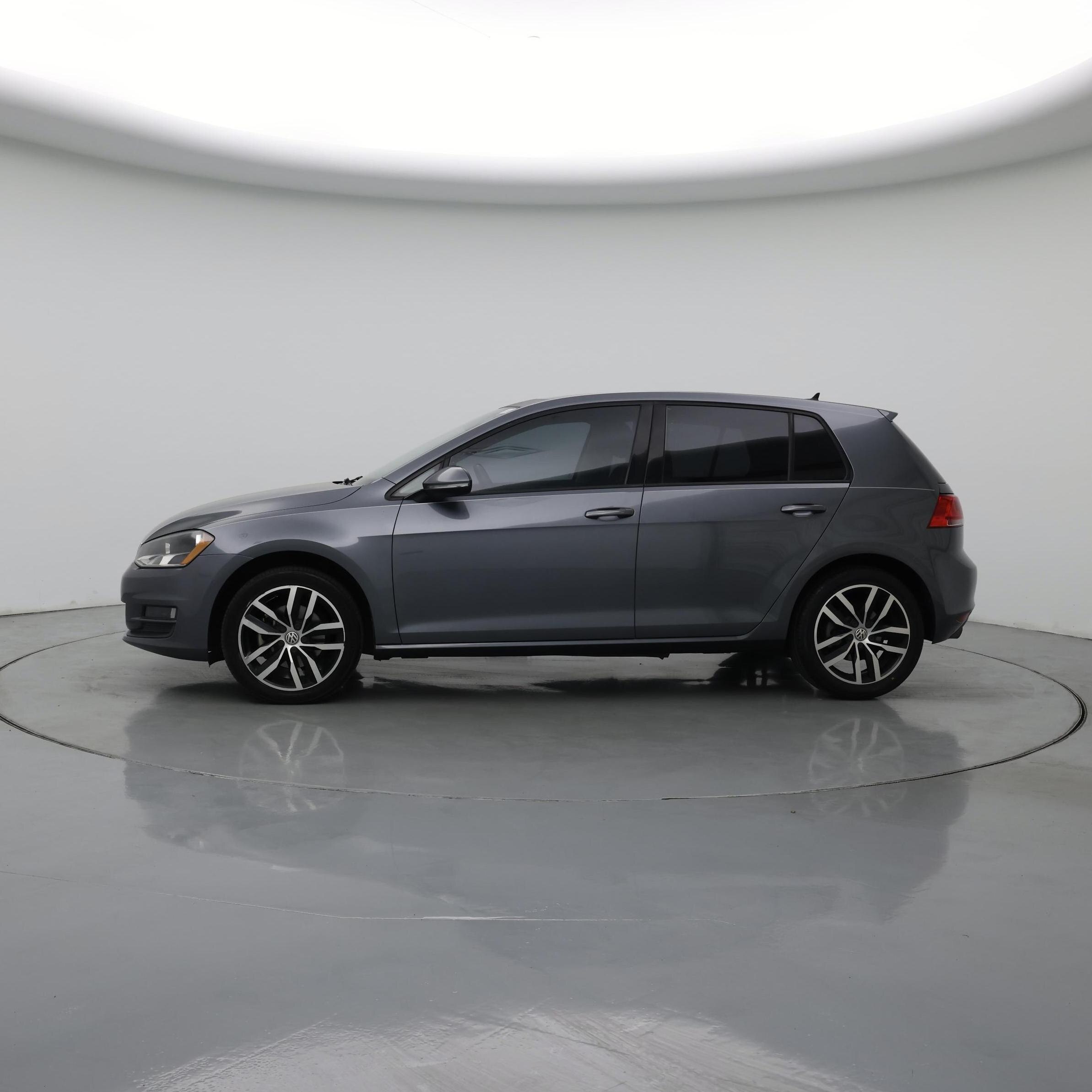 Thumbnail: 2016 Volkswagen Golf - 3
