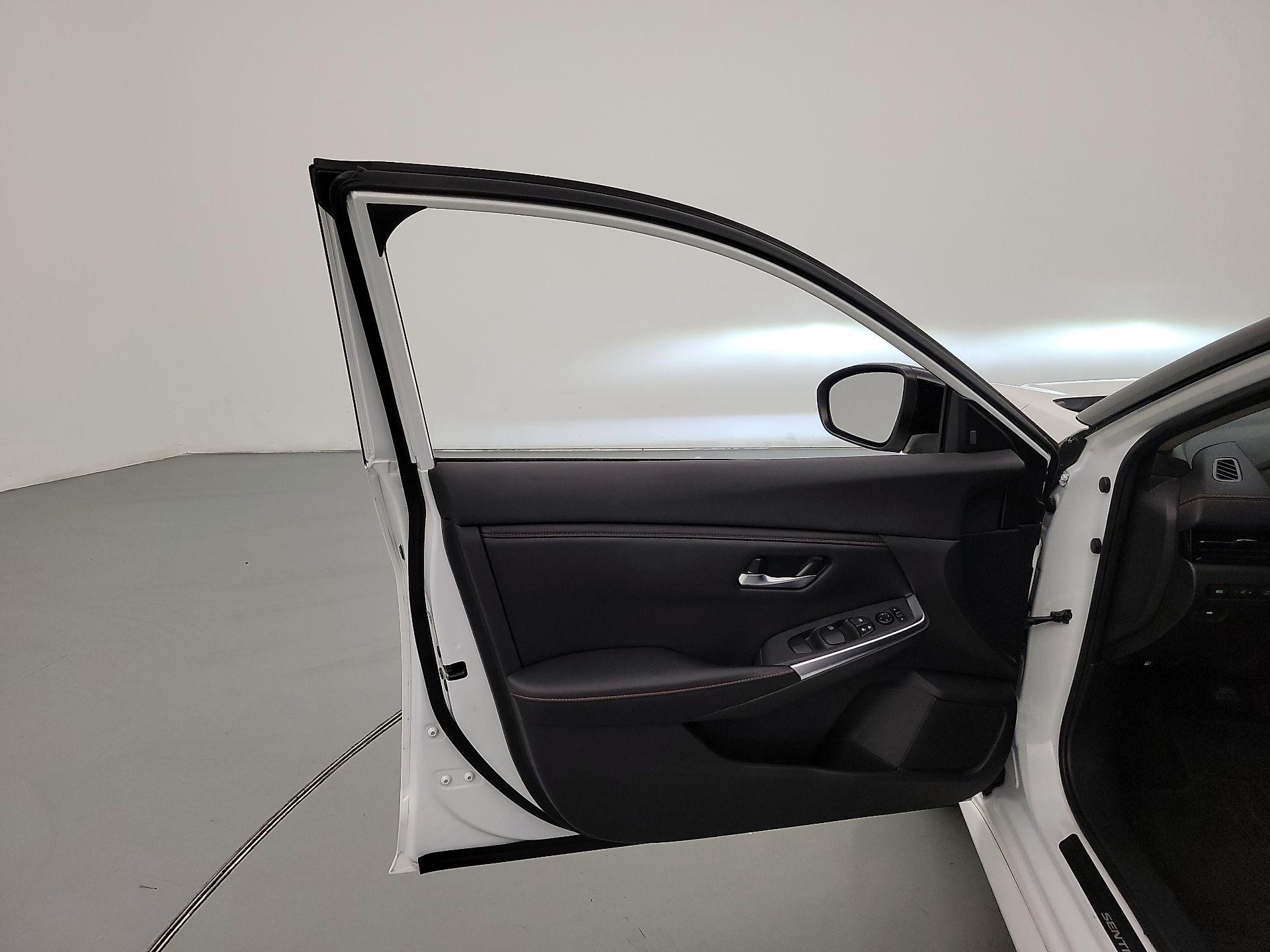 Thumbnail: 2021 Nissan Sentra - 12