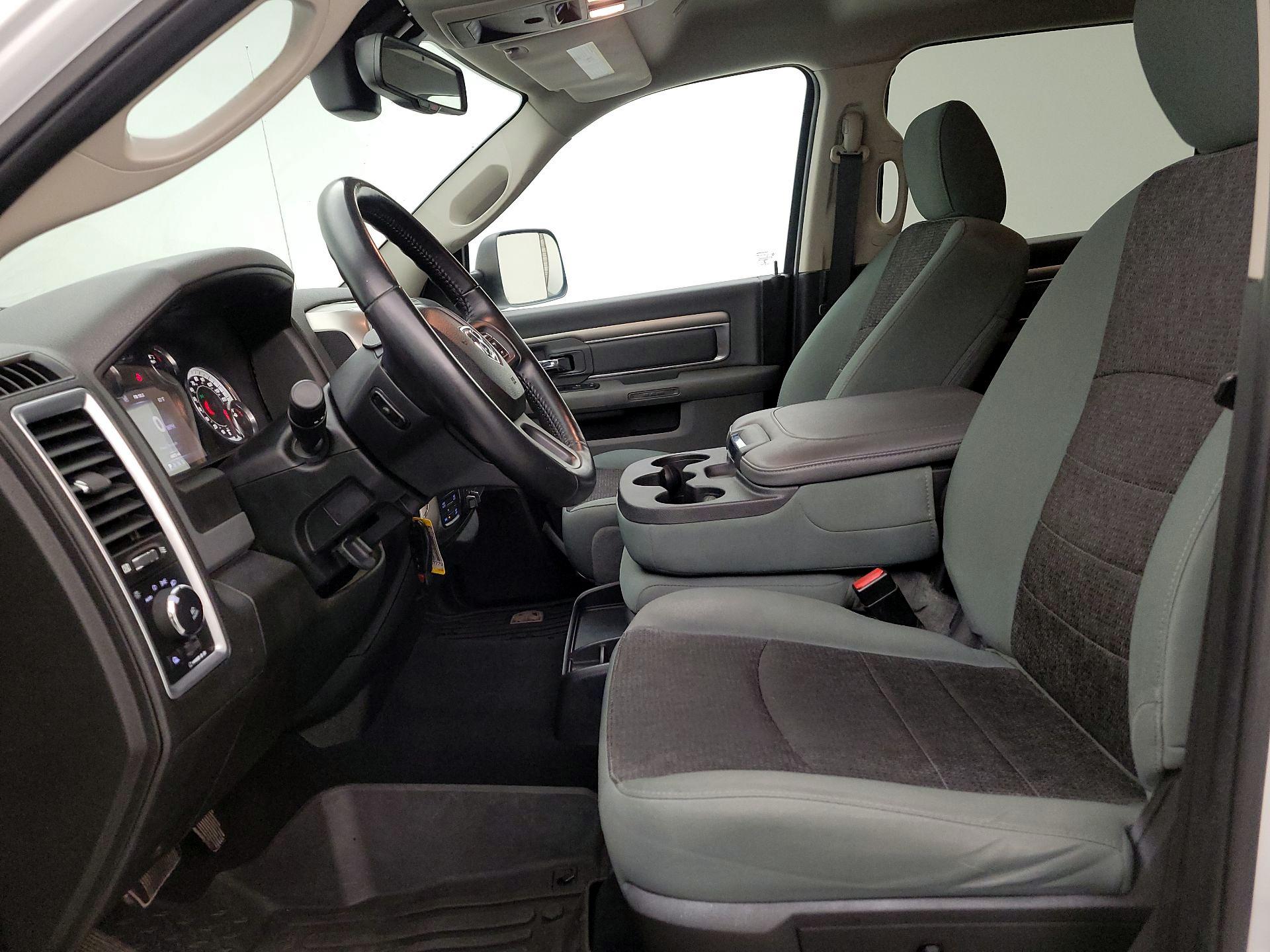 Thumbnail: 2019 RAM 1500 Classic - 11