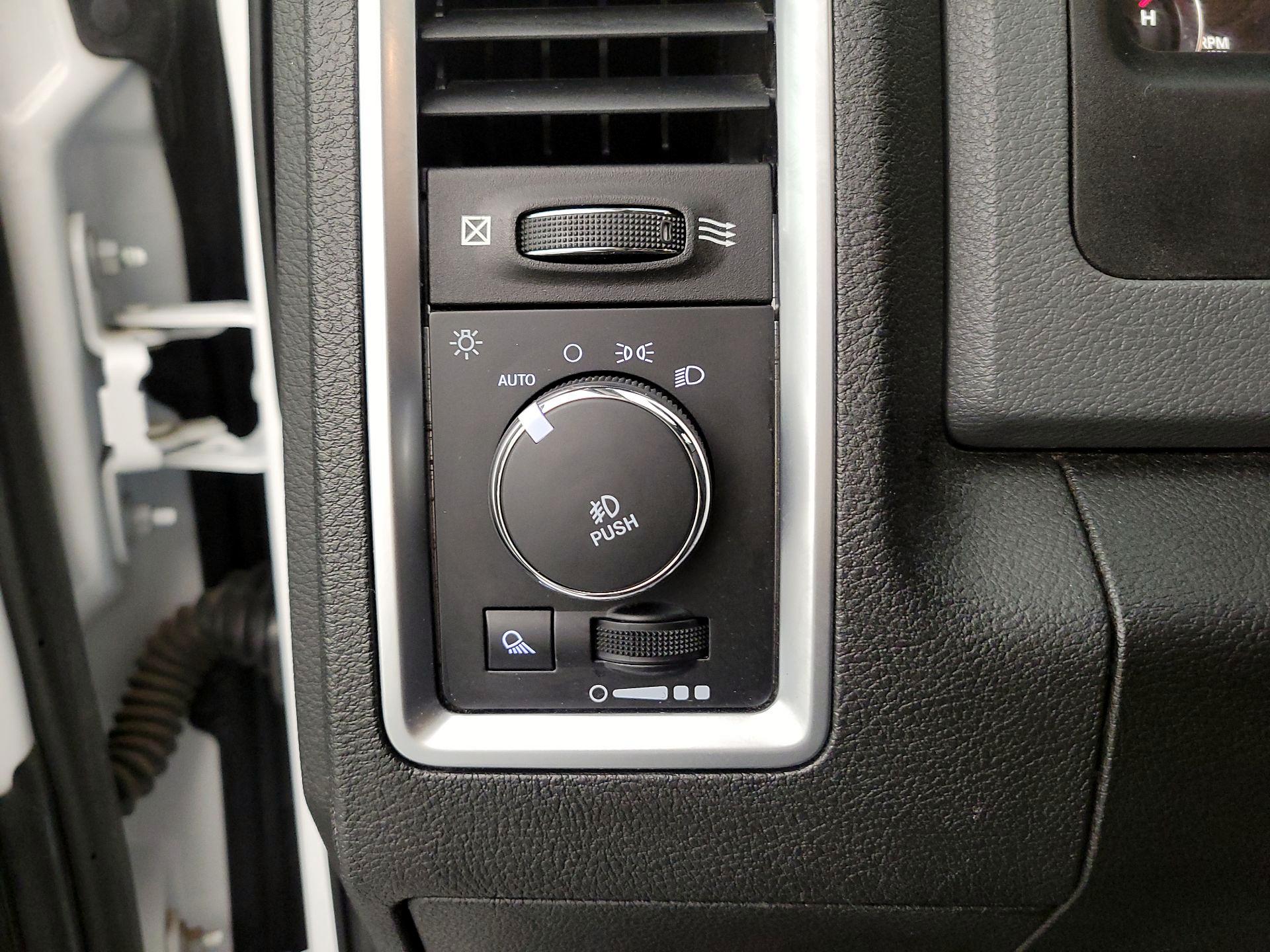 Thumbnail: 2019 RAM 1500 Classic - 13