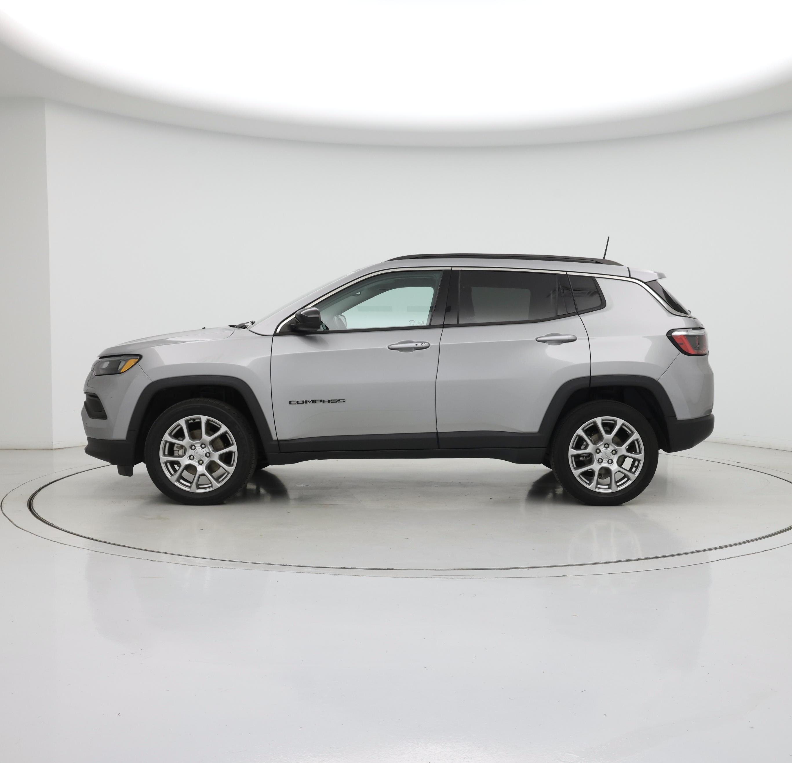 Thumbnail: 2022 Jeep Compass - 3