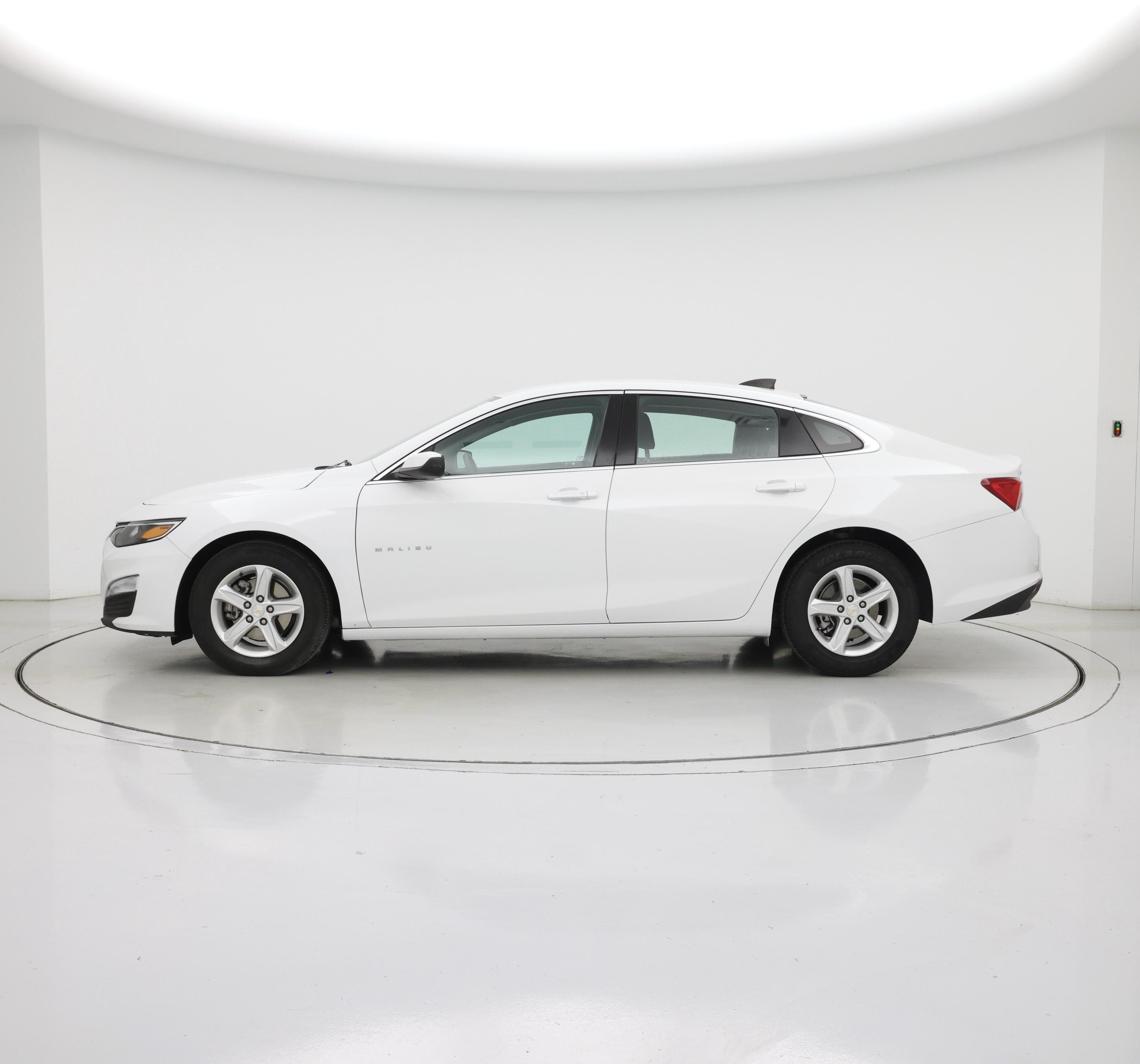Thumbnail: 2024 Chevrolet Malibu - 3
