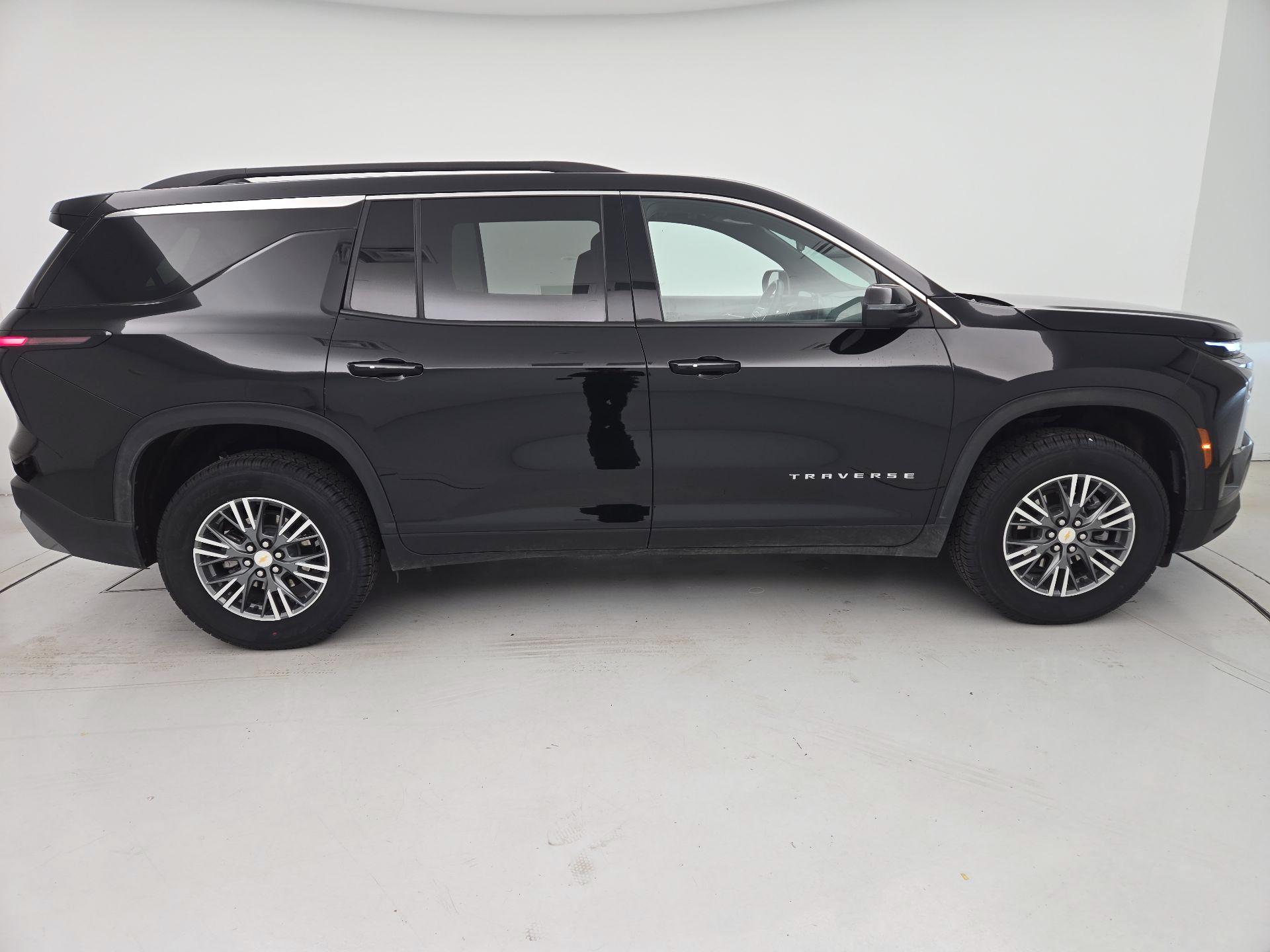 Thumbnail: 2025 Chevrolet Traverse - 4