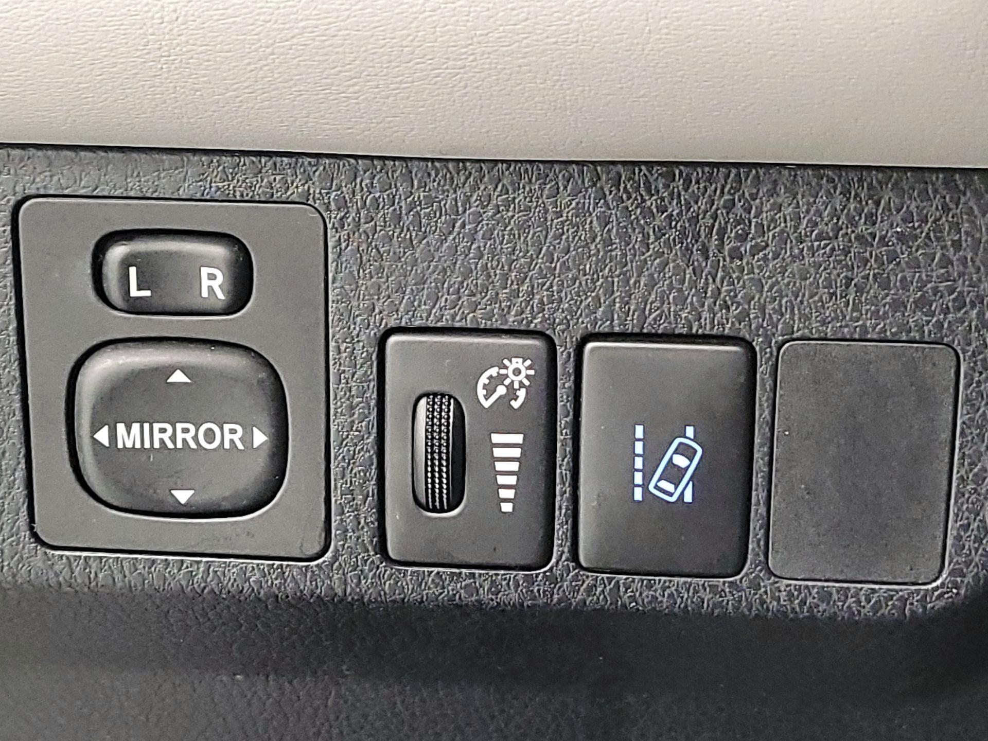 Thumbnail: 2016 Toyota RAV4 - 13