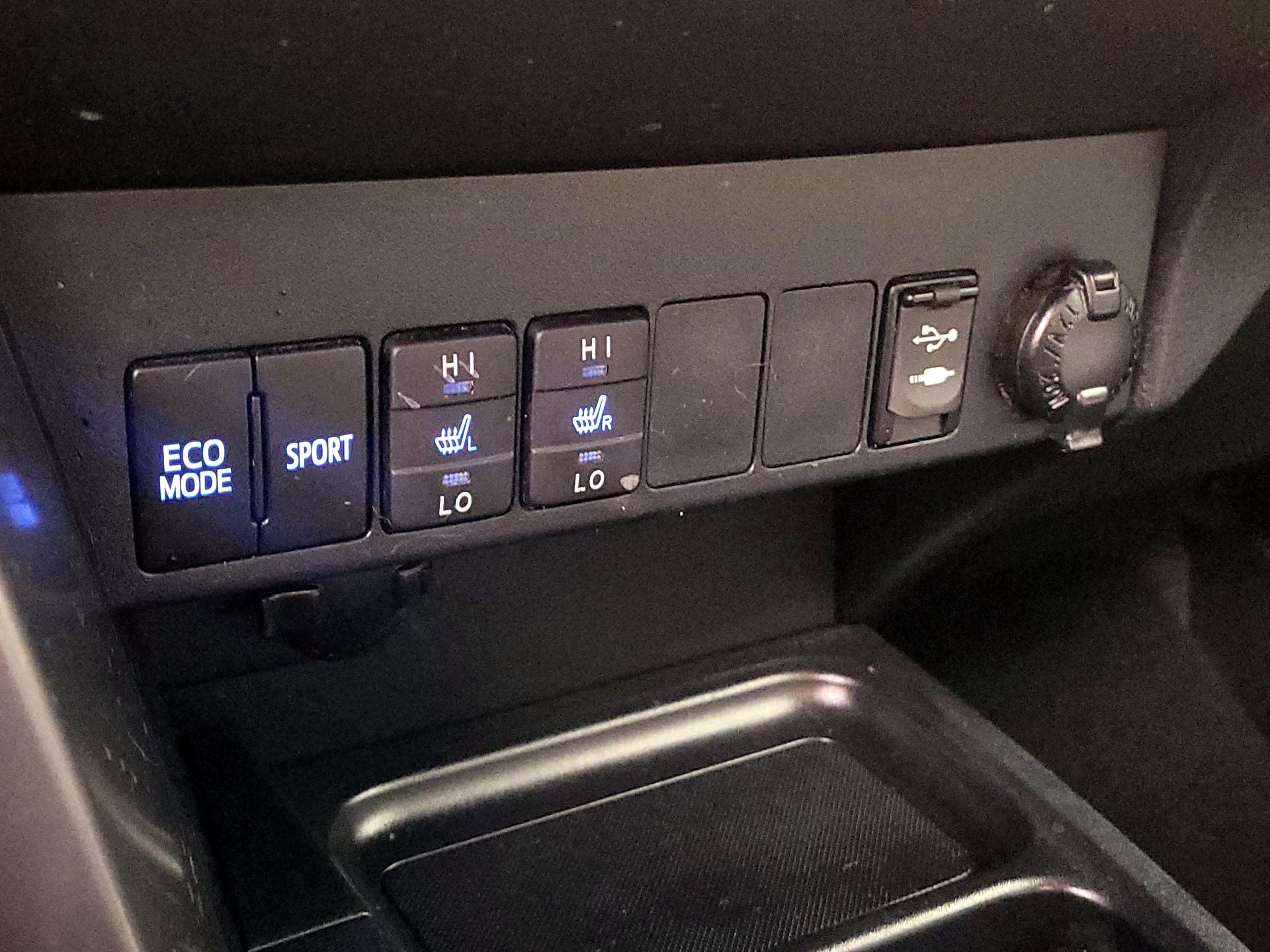 Thumbnail: 2016 Toyota RAV4 - 18