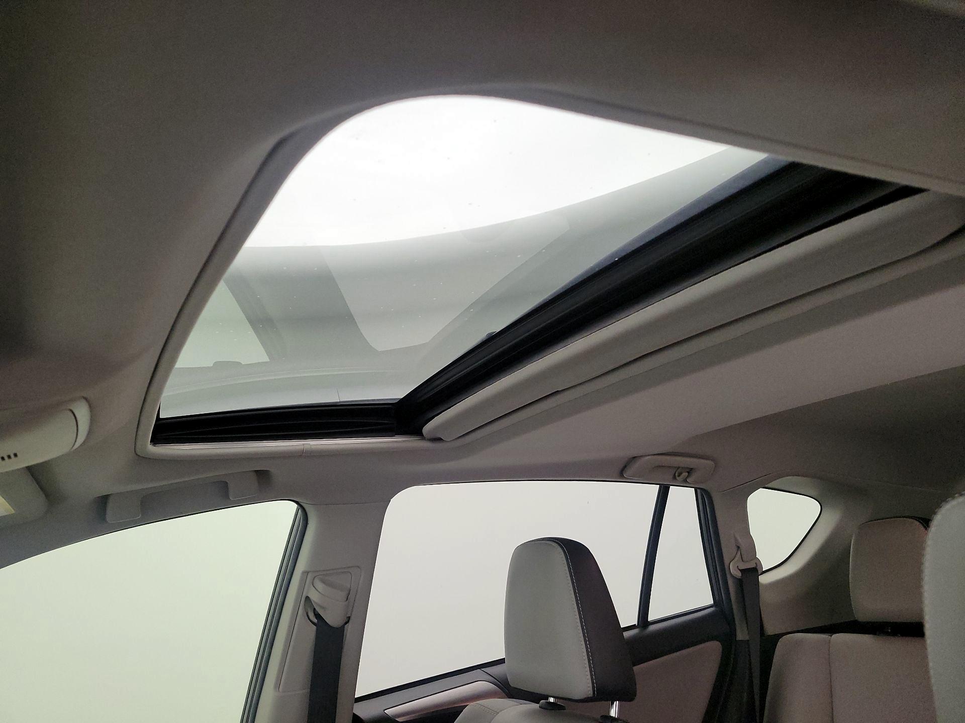 Thumbnail: 2016 Toyota RAV4 - 19