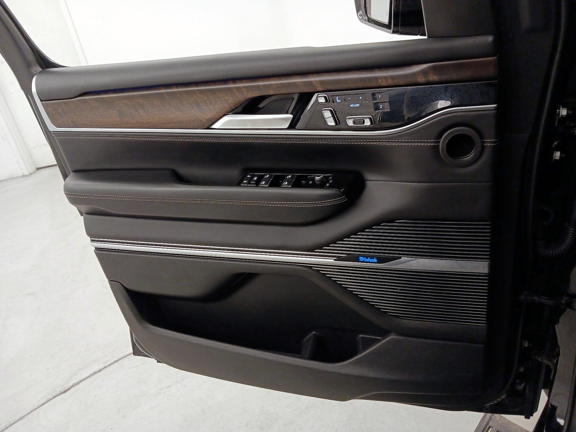 Thumbnail: 2022 Jeep Grand Wagoneer - 12