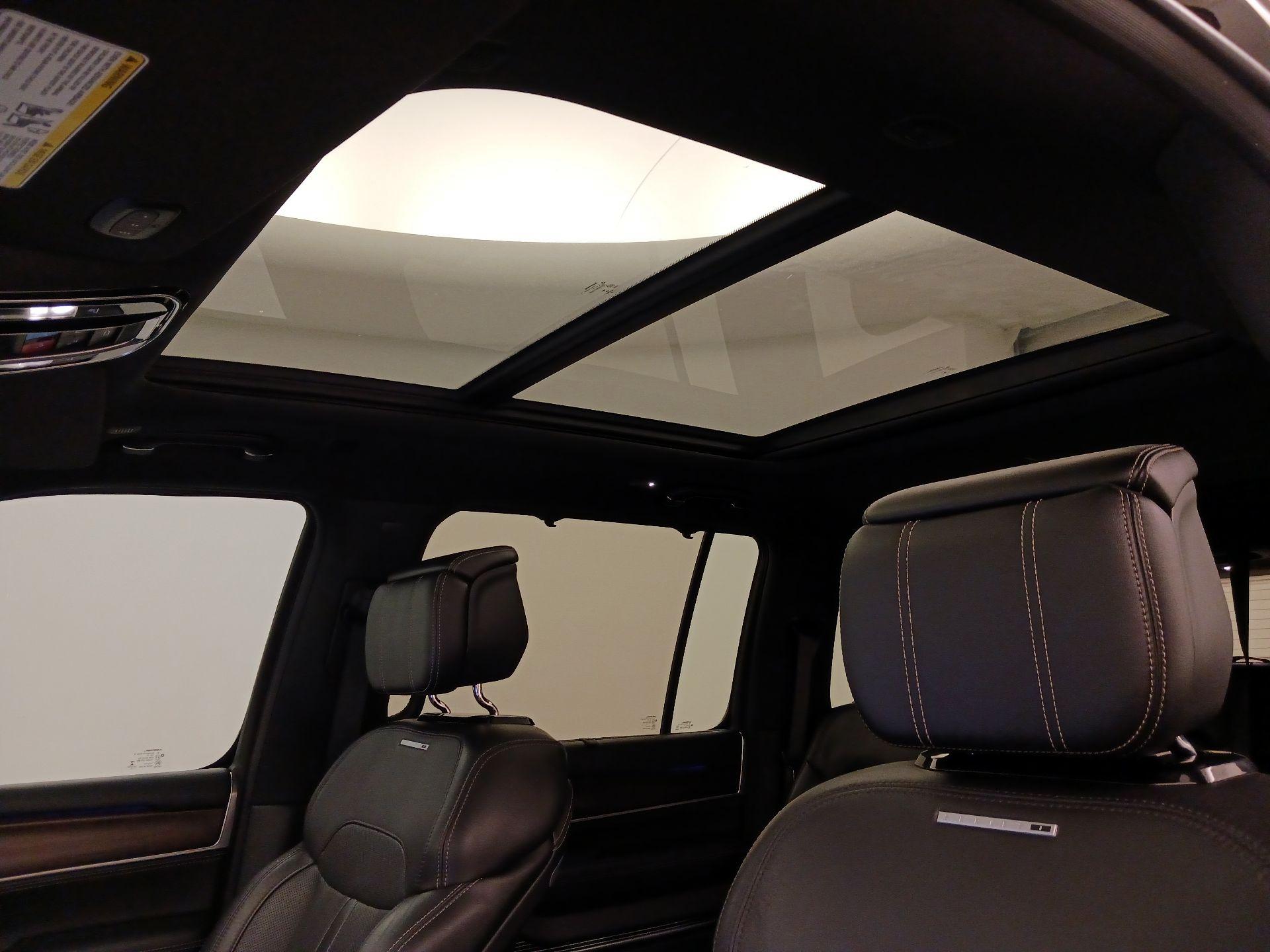 Thumbnail: 2022 Jeep Grand Wagoneer - 20