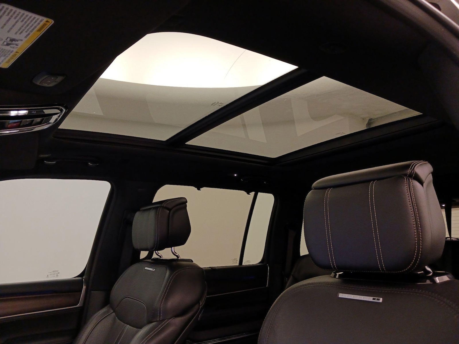 Panoramic Sunroof & Skylight(s)