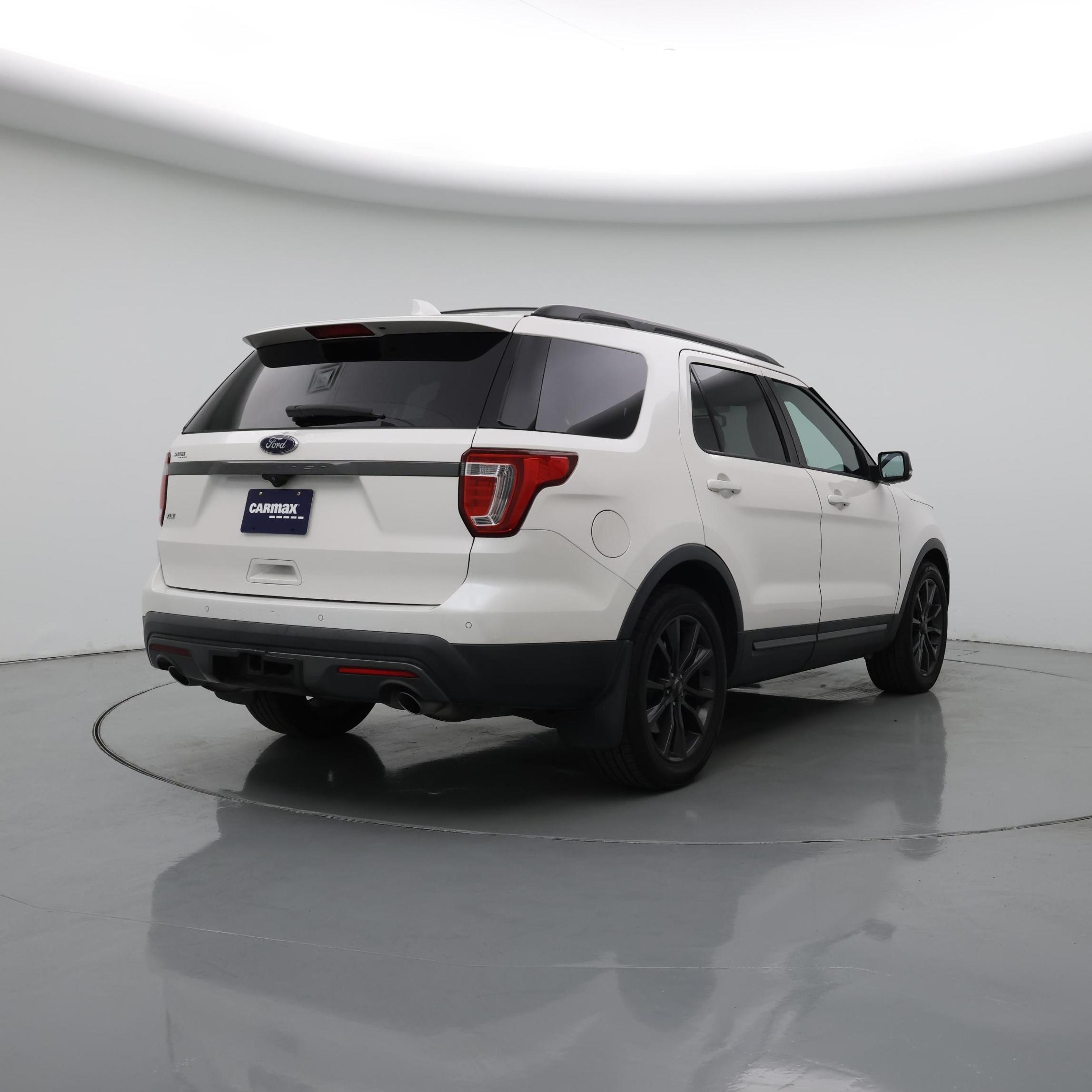 Thumbnail: 2017 Ford Explorer - 8