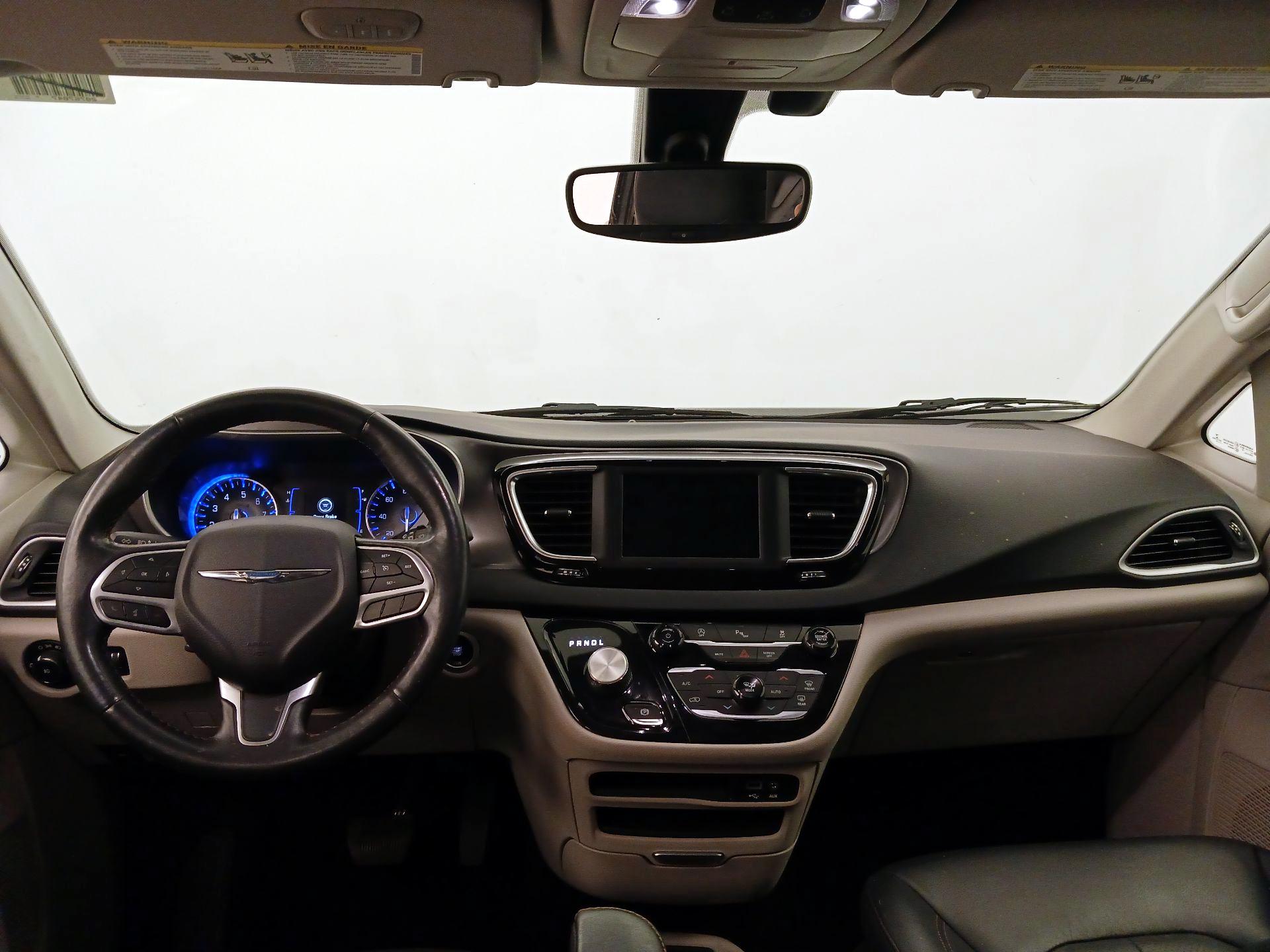 Thumbnail: 2020 Chrysler Pacifica - 9