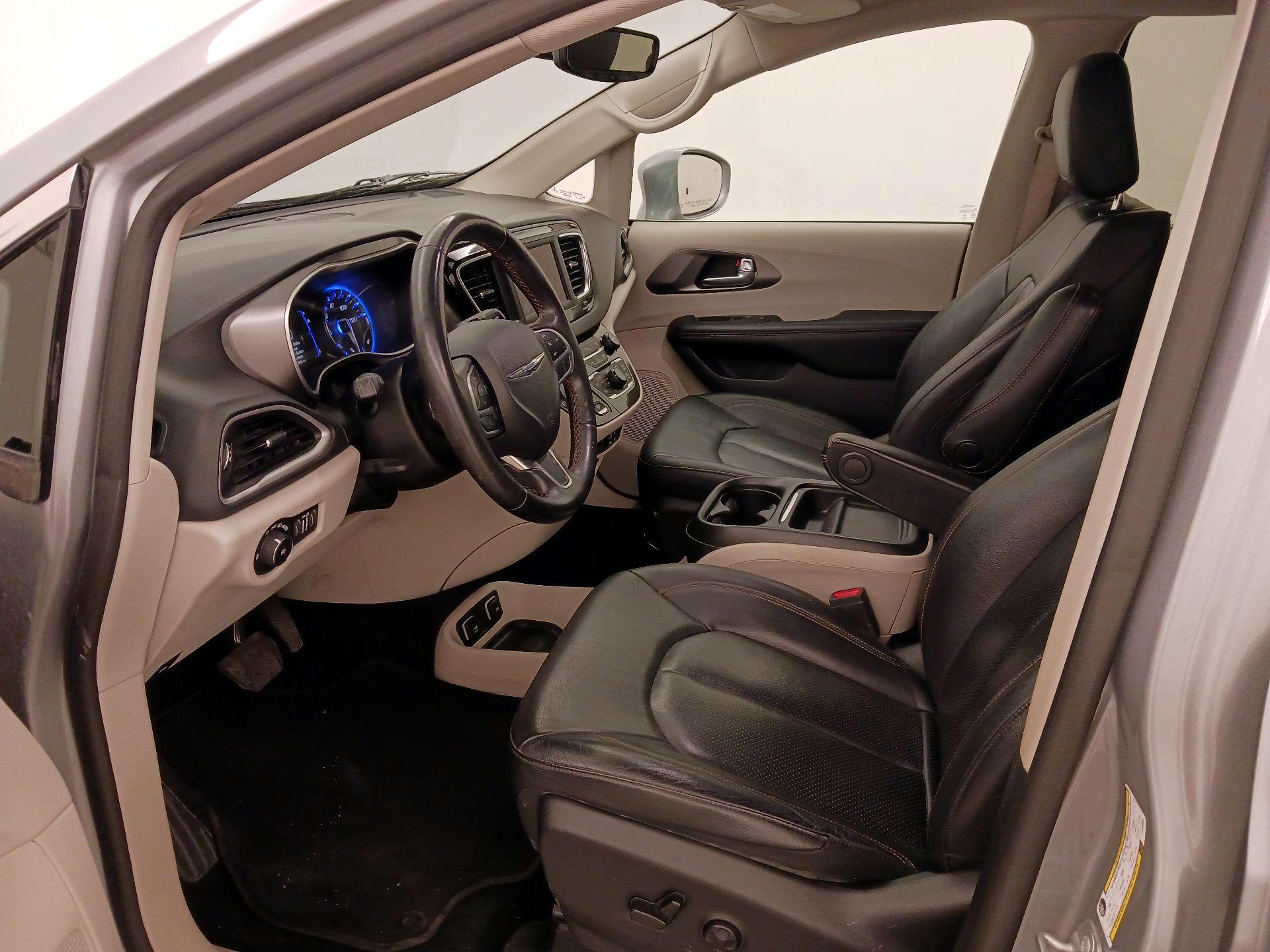 Thumbnail: 2020 Chrysler Pacifica - 11