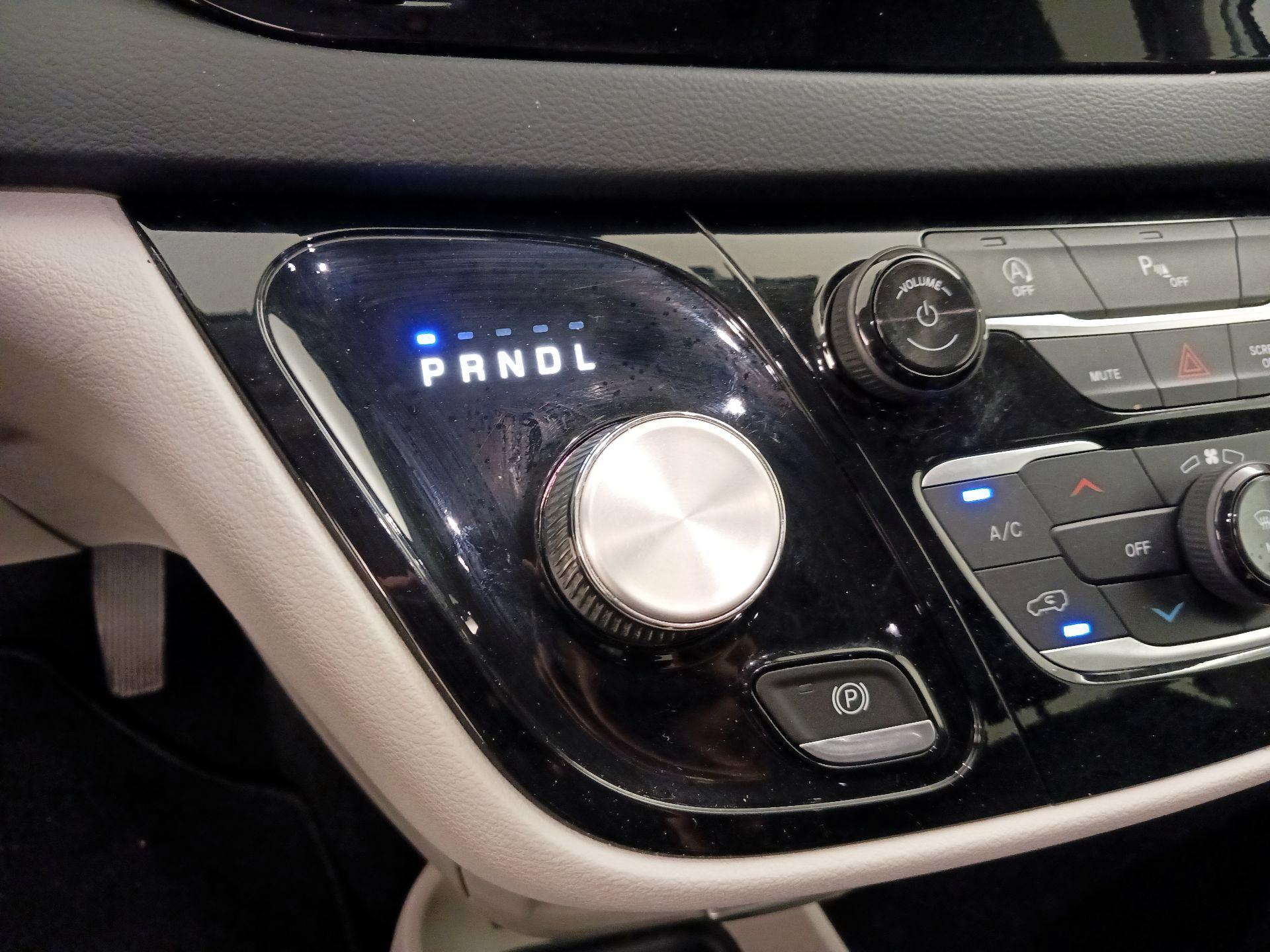 Thumbnail: 2020 Chrysler Pacifica - 17