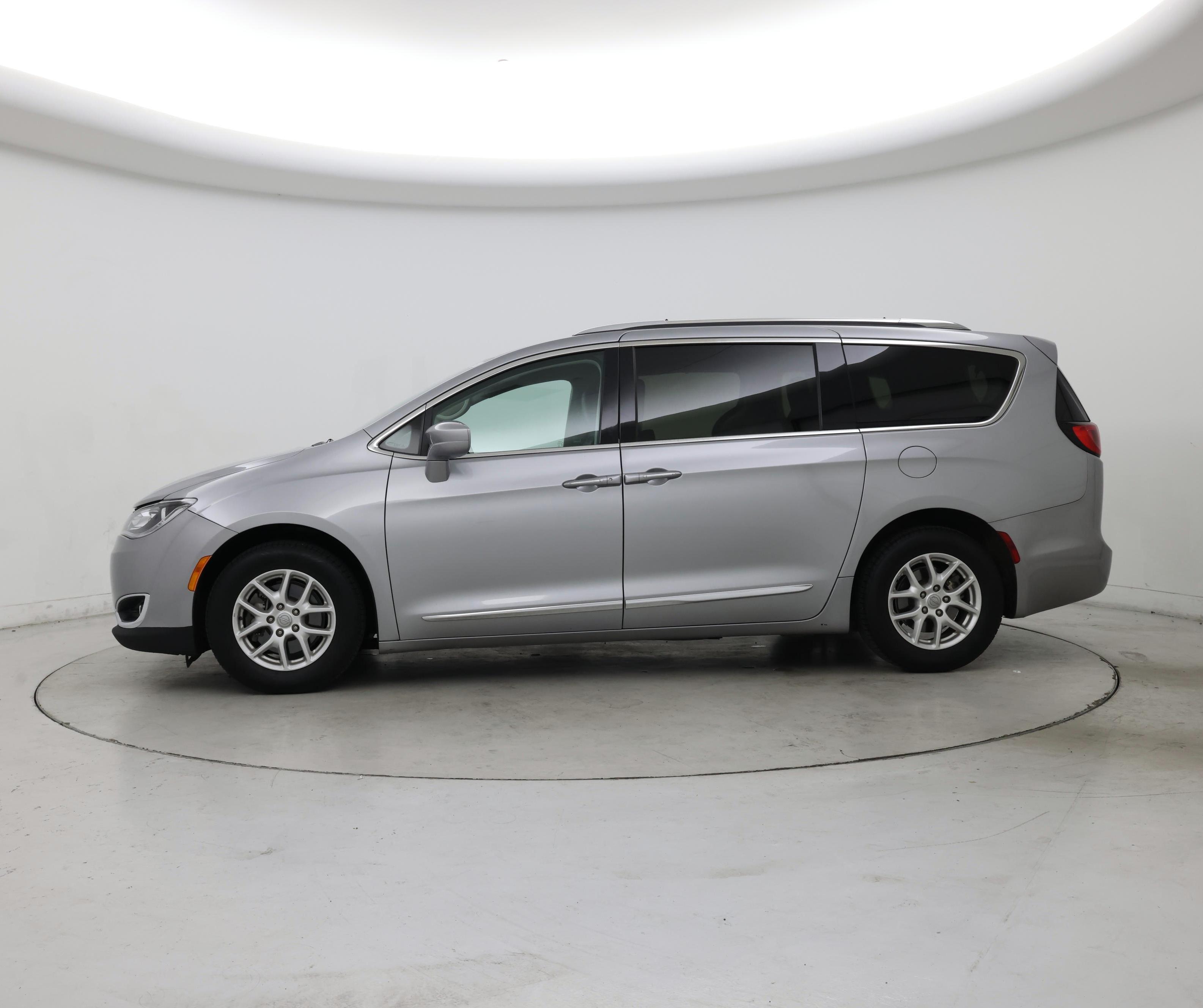 Thumbnail: 2020 Chrysler Pacifica - 3