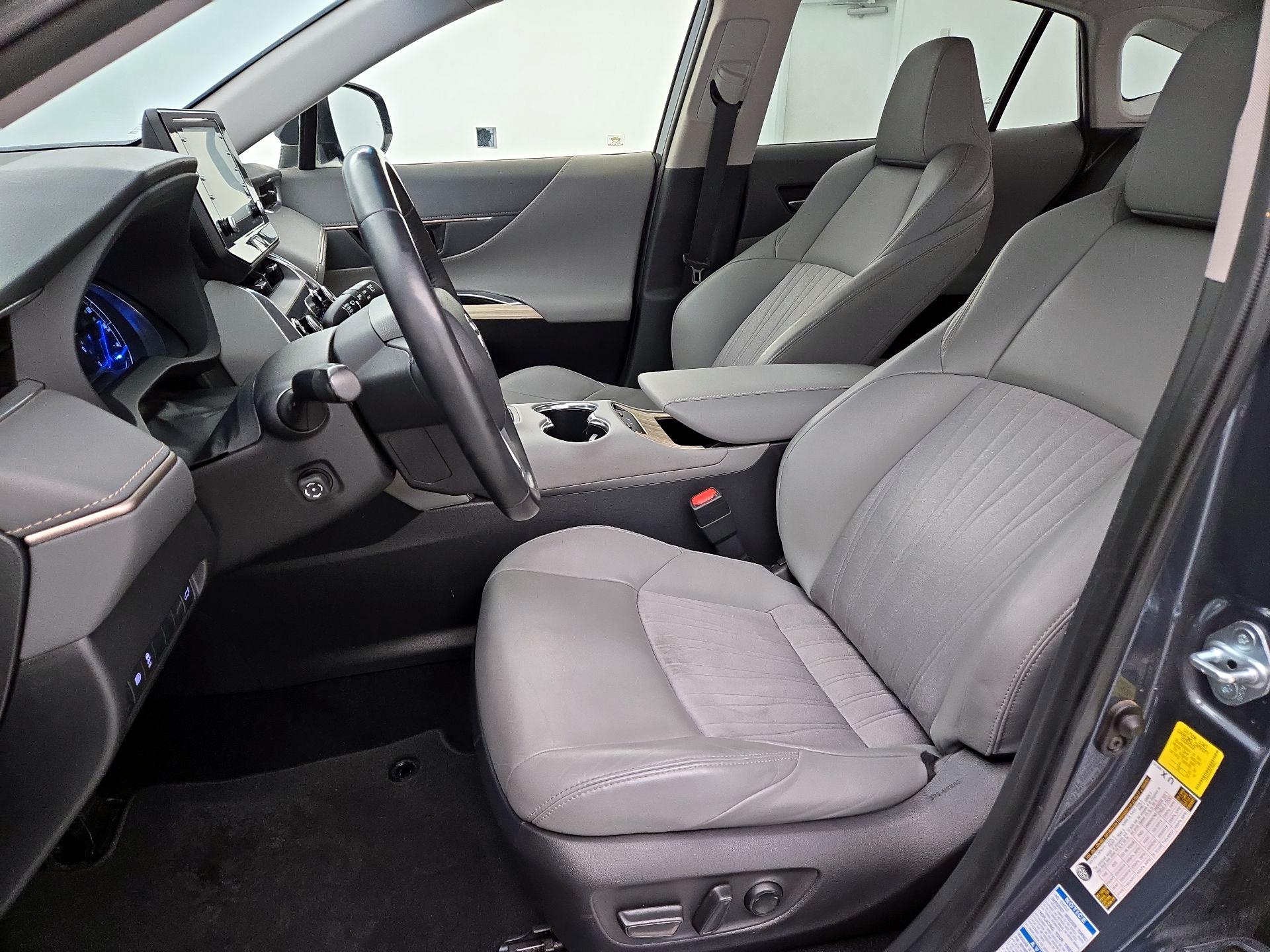 Thumbnail: 2021 Toyota Venza - 11