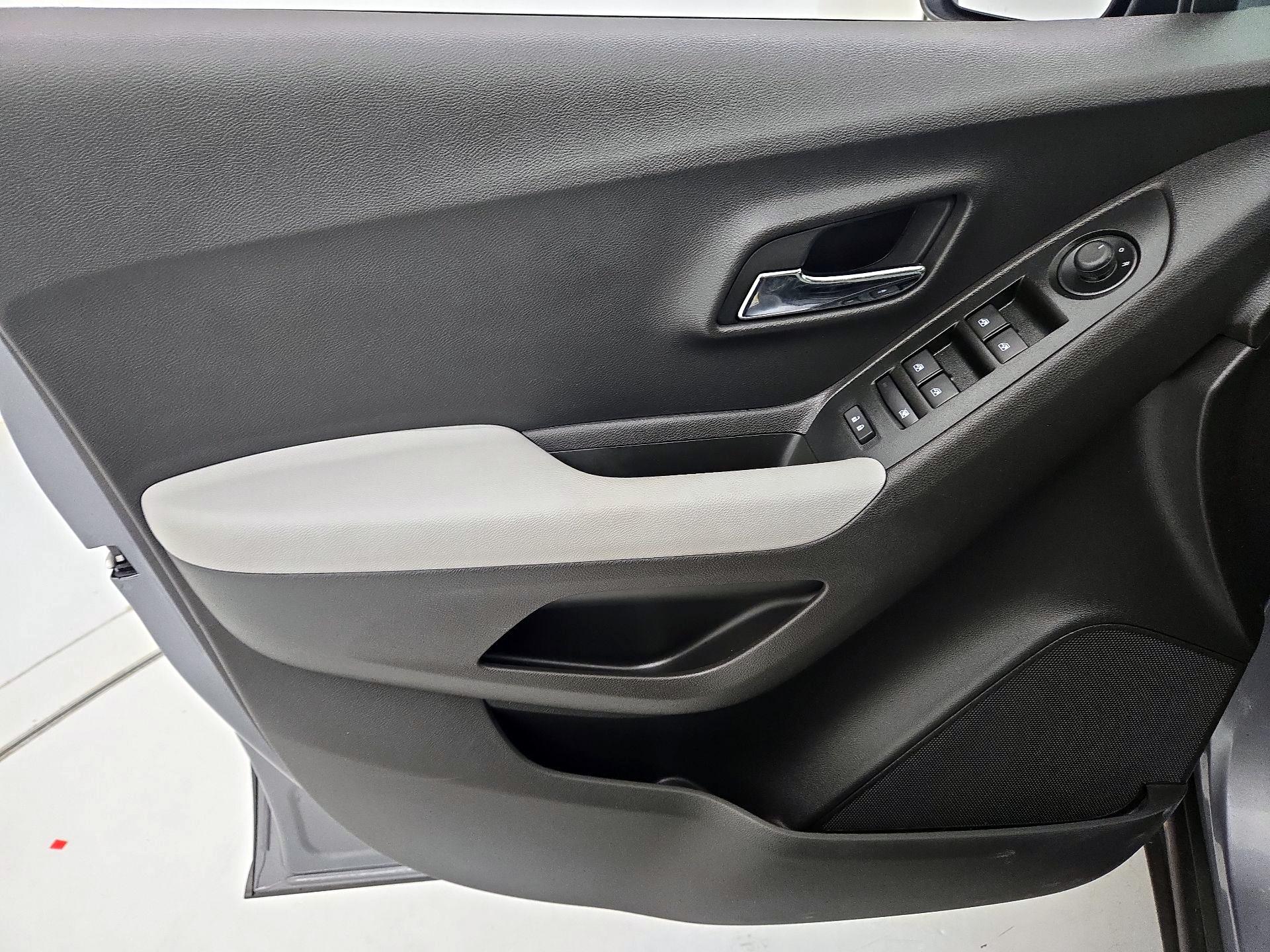 Thumbnail: 2020 Chevrolet Trax - 10