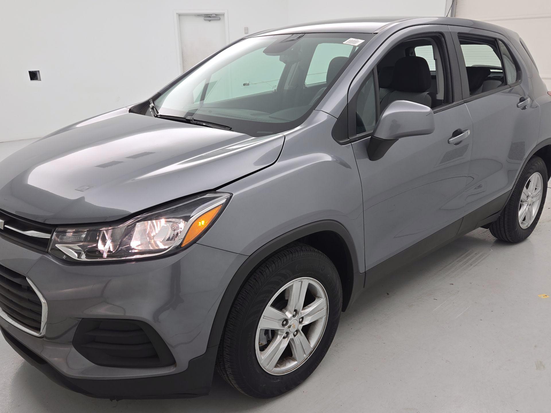 Thumbnail: 2020 Chevrolet Trax - 3