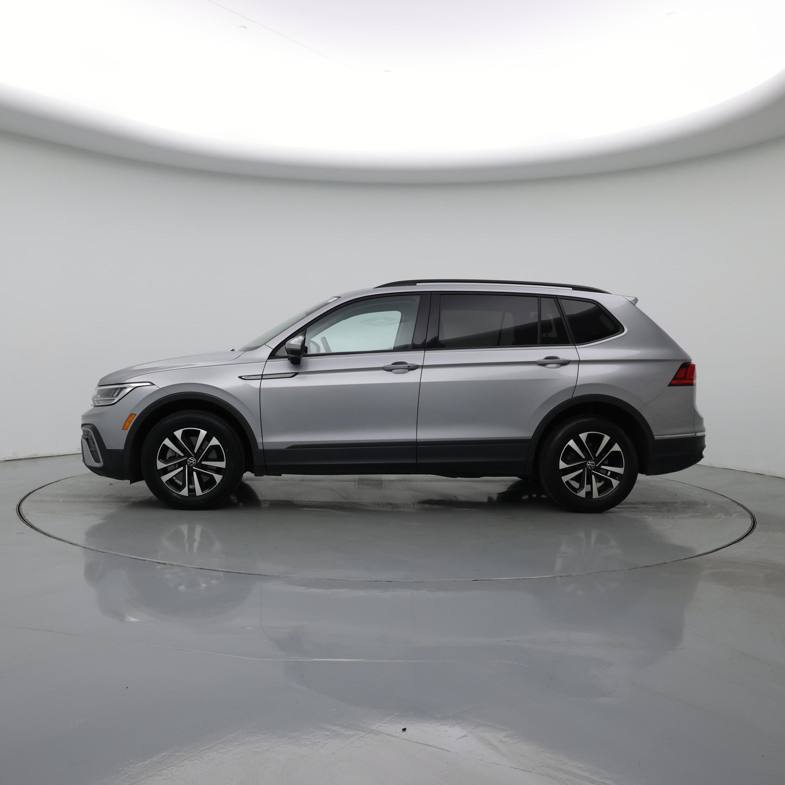 Thumbnail: 2024 Volkswagen Tiguan - 3
