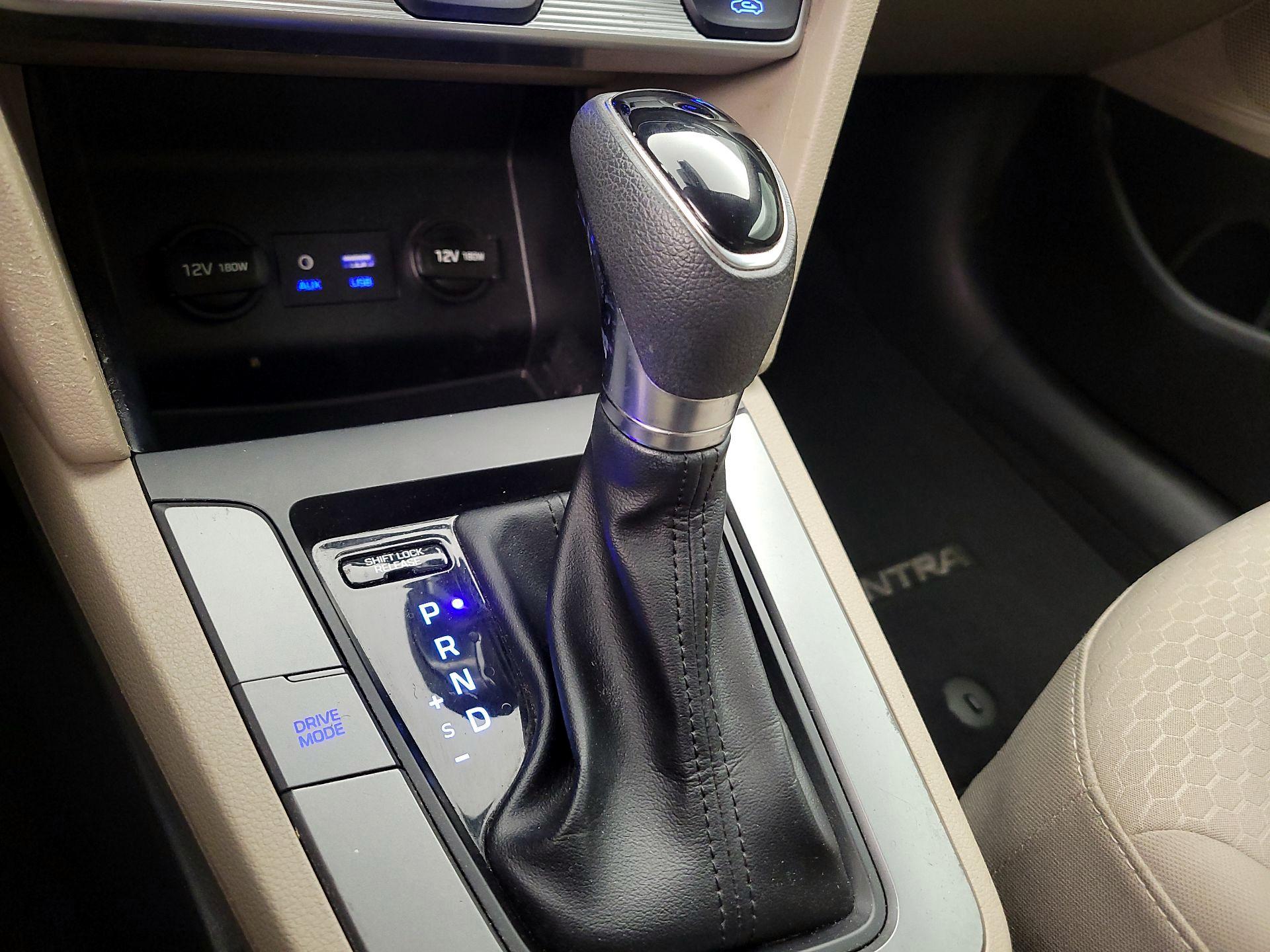 Thumbnail: 2019 Hyundai Elantra - 17