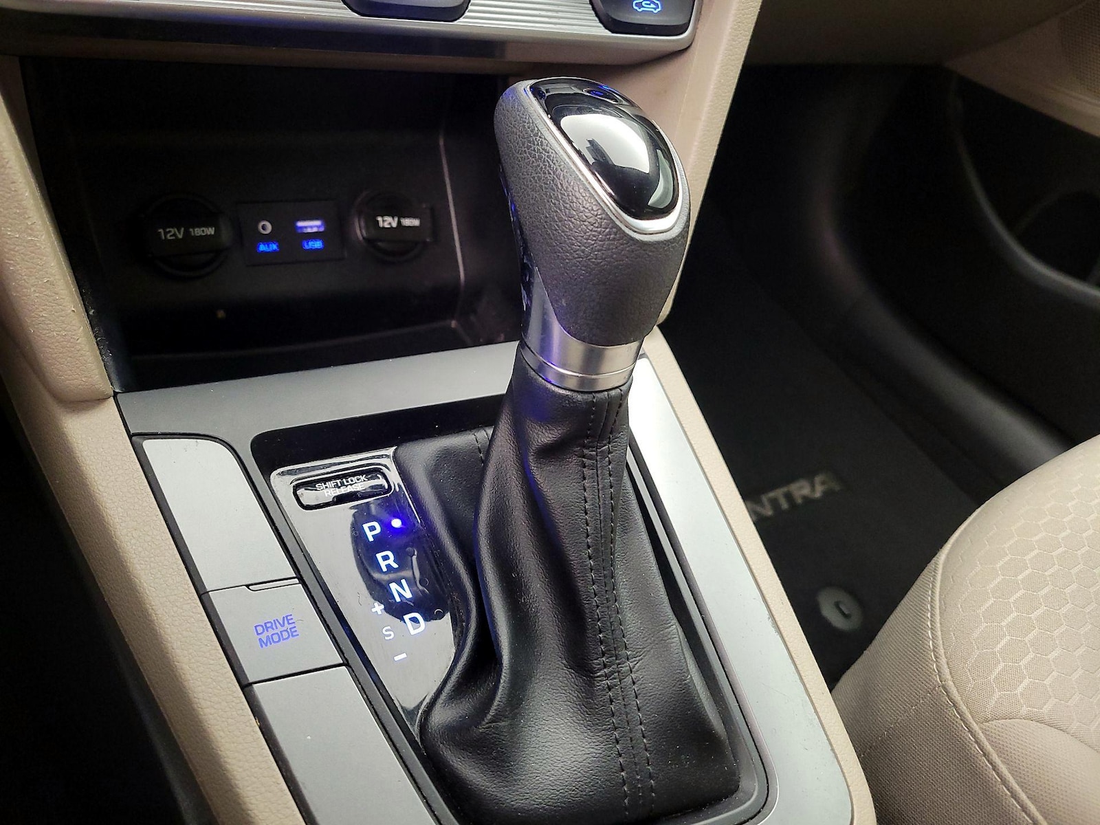 2019 Hyundai Elantra SEL - Photo 18