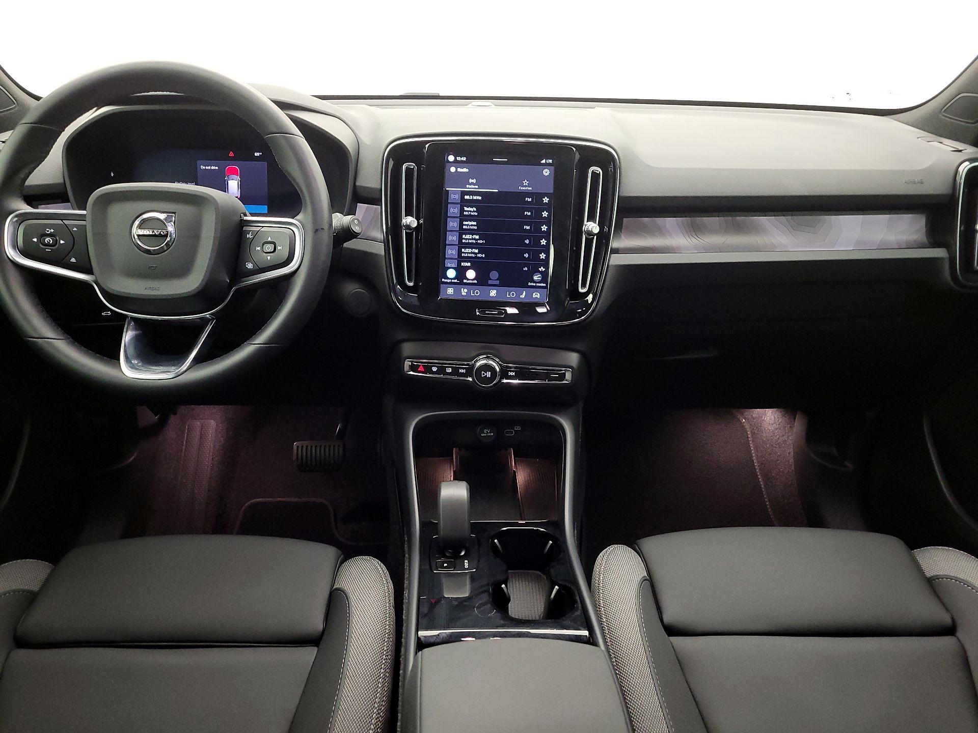 Thumbnail: 2025 Volvo EX40 - 9
