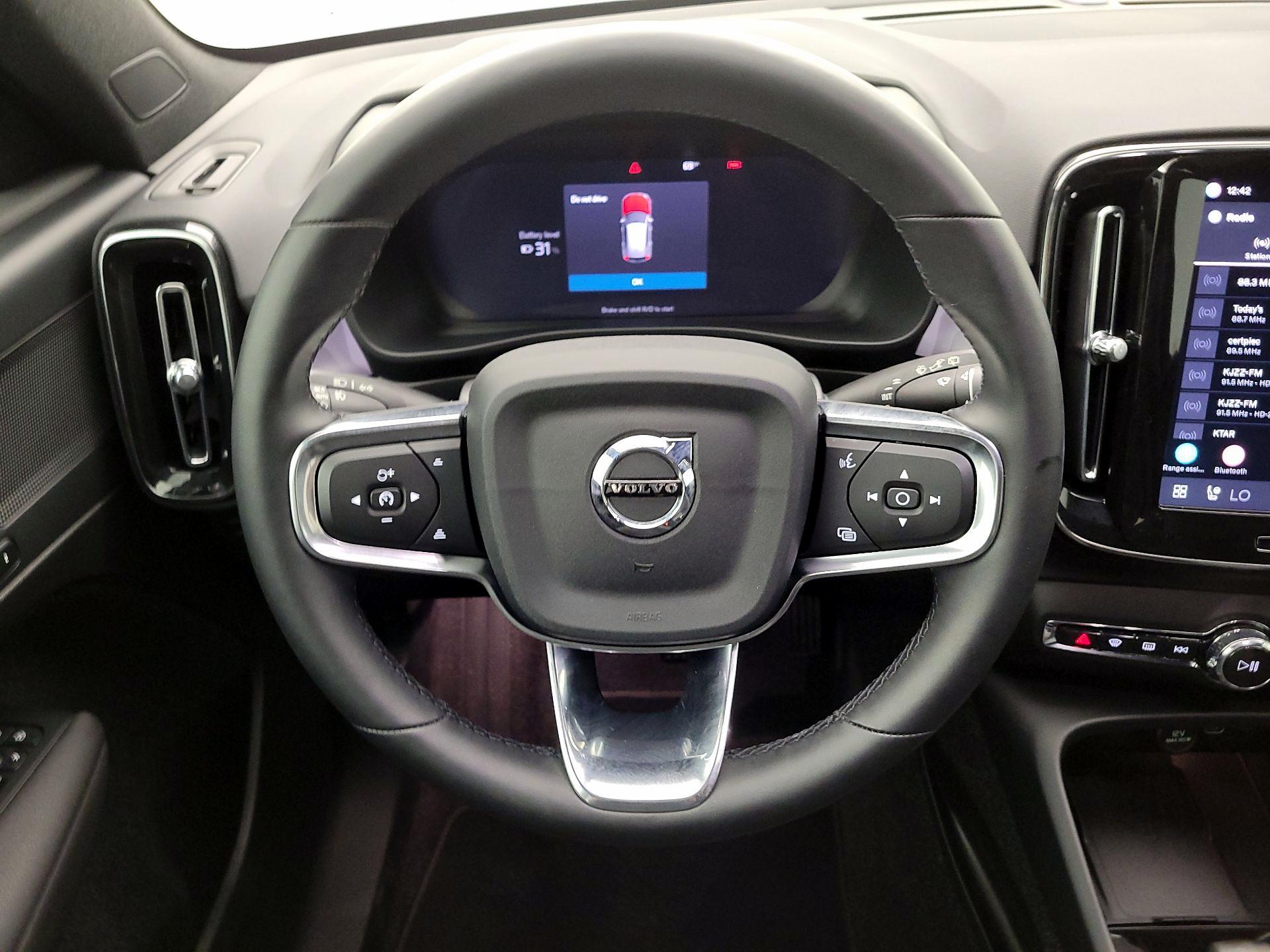 Thumbnail: 2025 Volvo EX40 - 10
