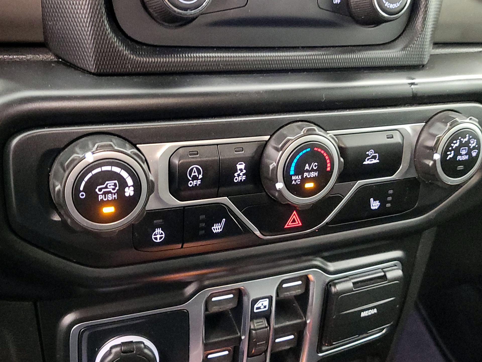 Thumbnail: 2020 Jeep Gladiator - 16