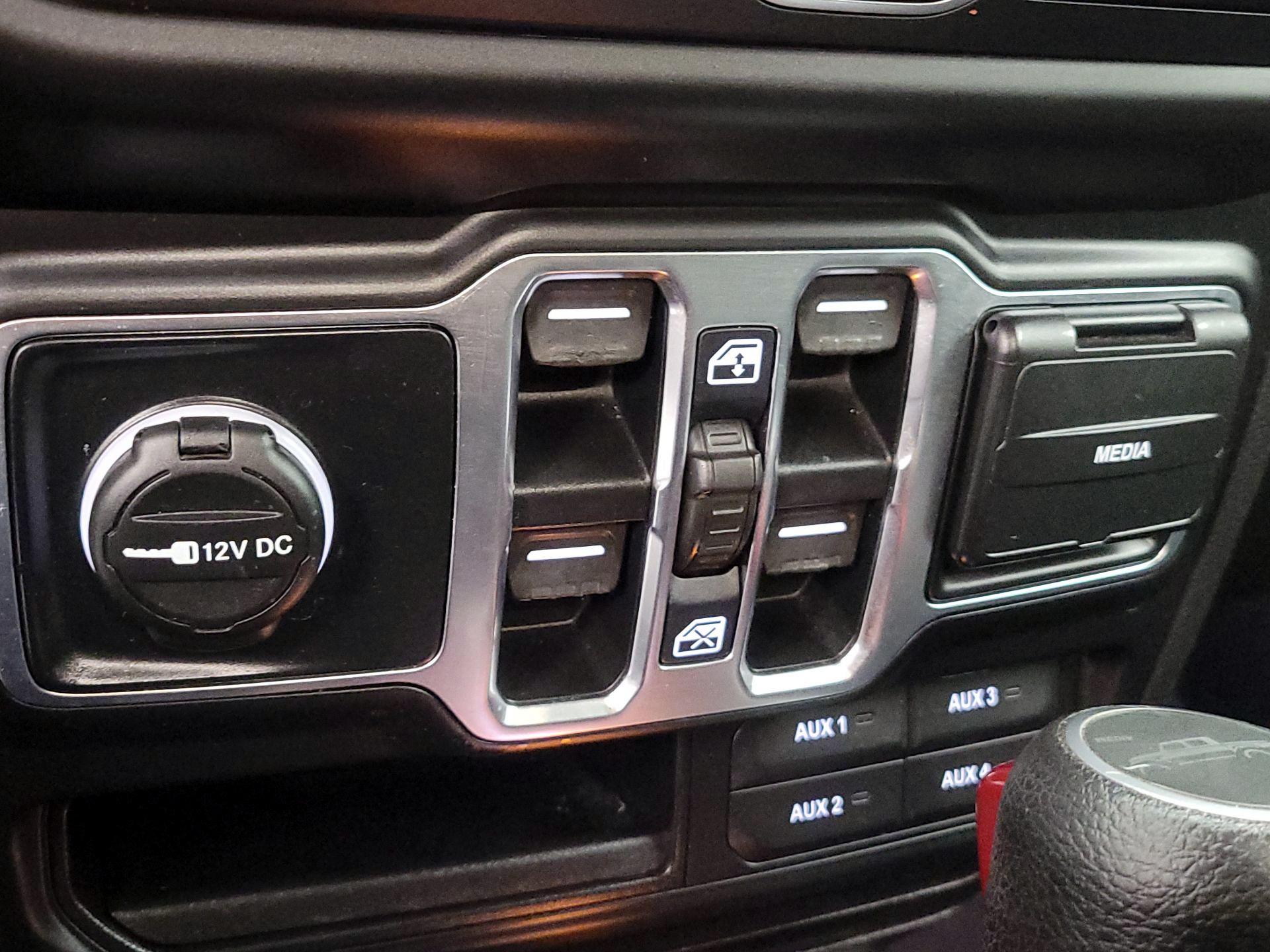 Thumbnail: 2020 Jeep Gladiator - 18