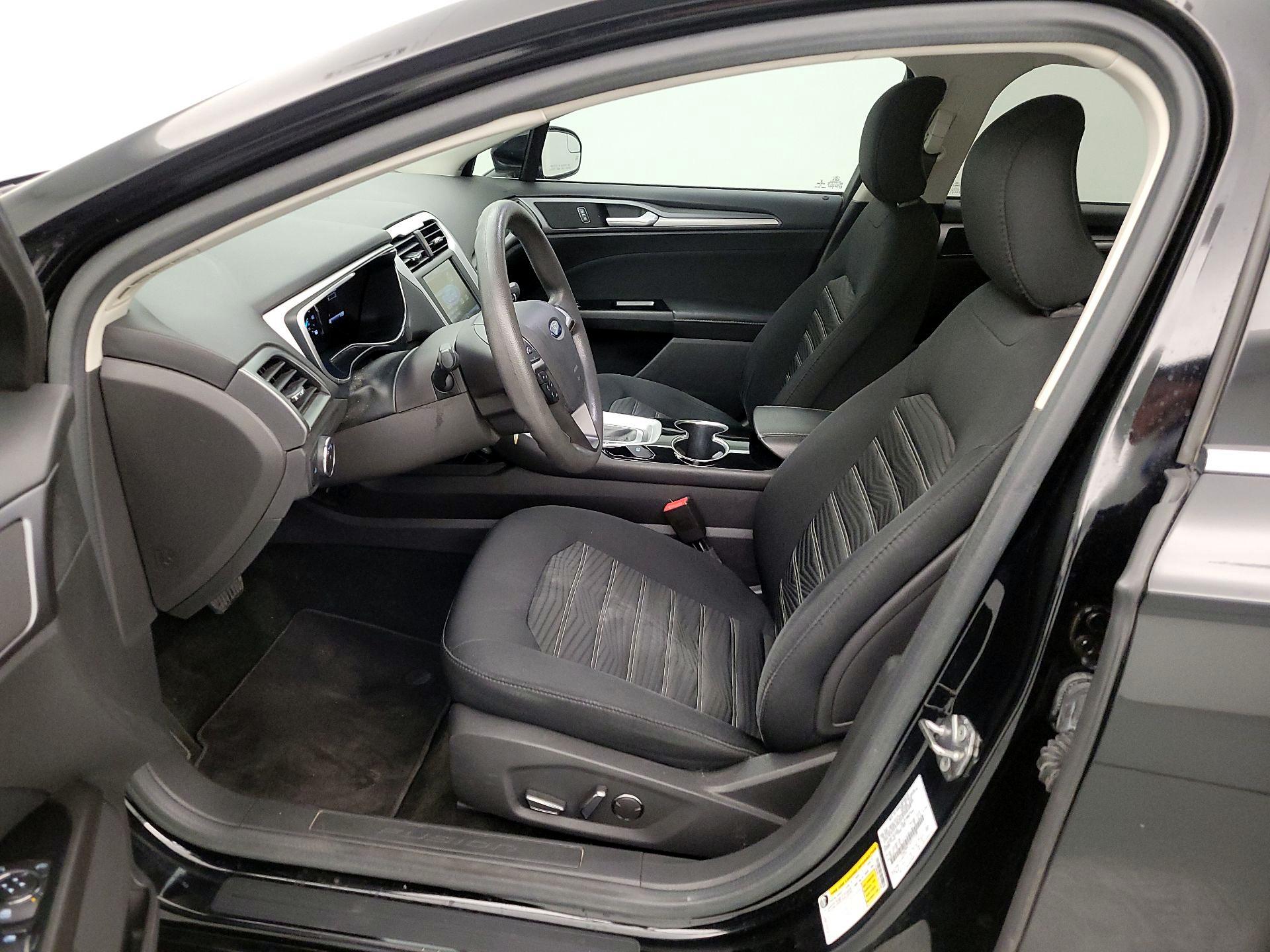 Thumbnail: 2016 Ford Fusion - 11