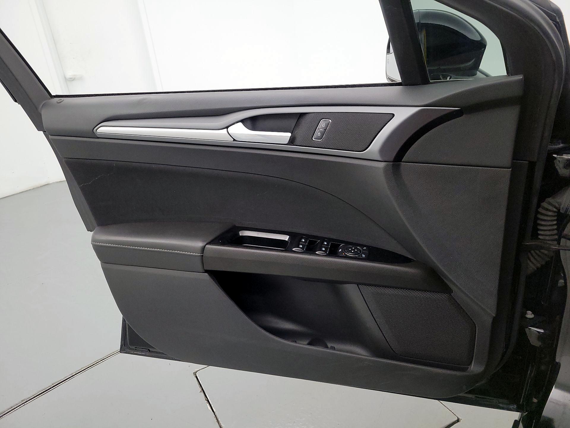 Thumbnail: 2016 Ford Fusion - 12