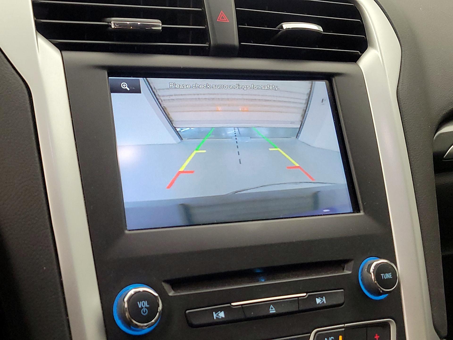 Thumbnail: 2016 Ford Fusion - 14