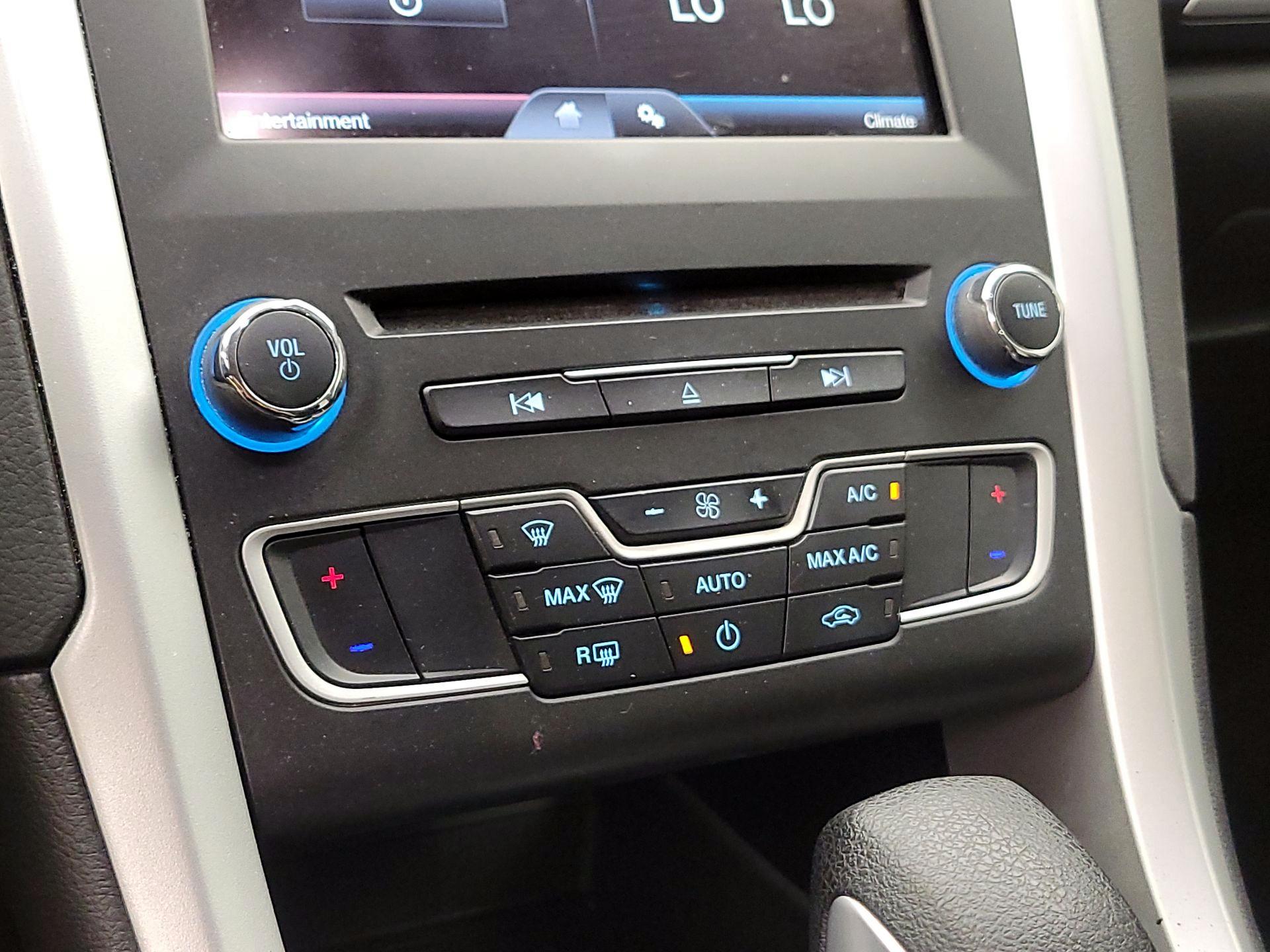 Thumbnail: 2016 Ford Fusion - 16