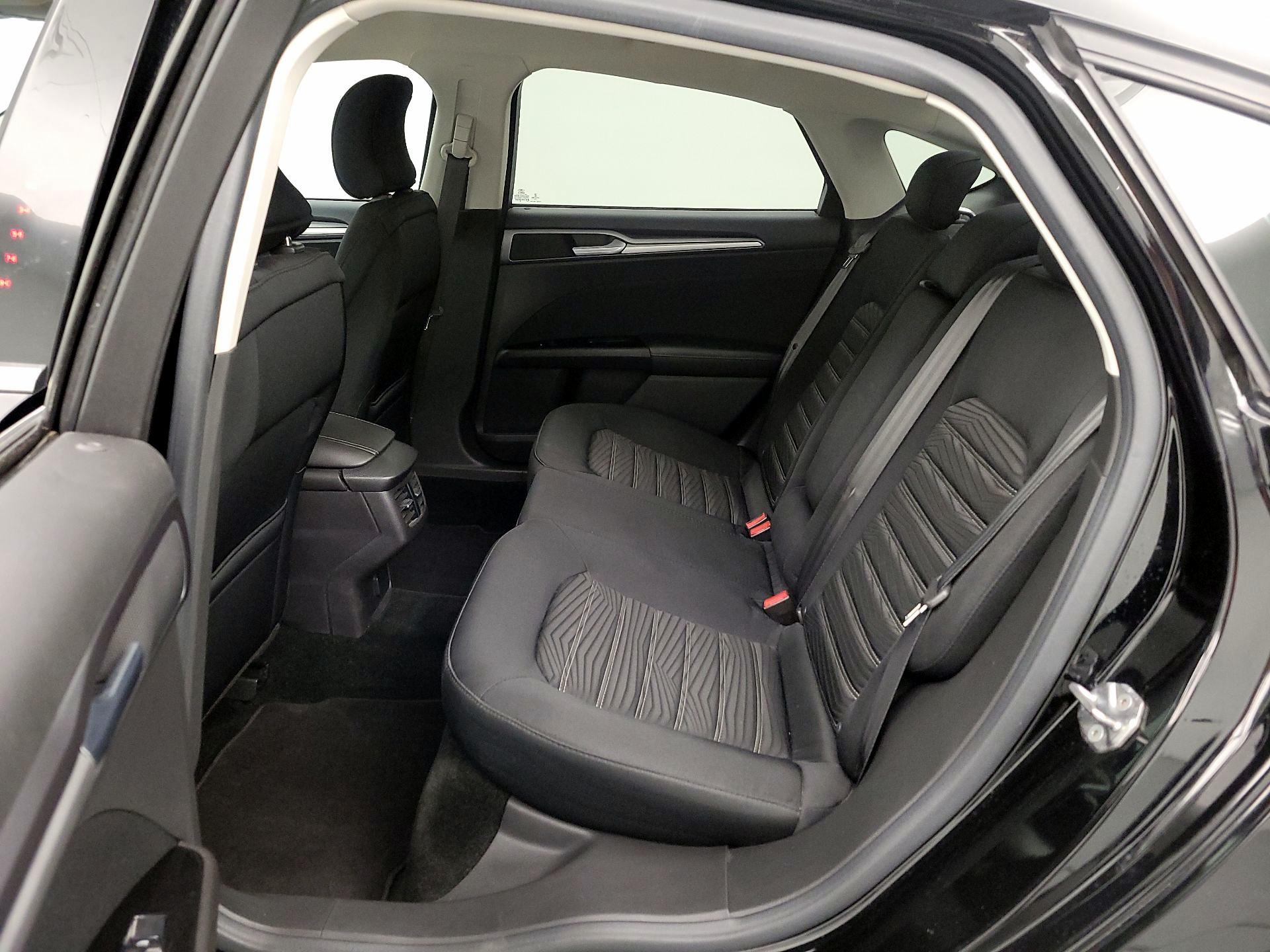 Thumbnail: 2016 Ford Fusion - 19